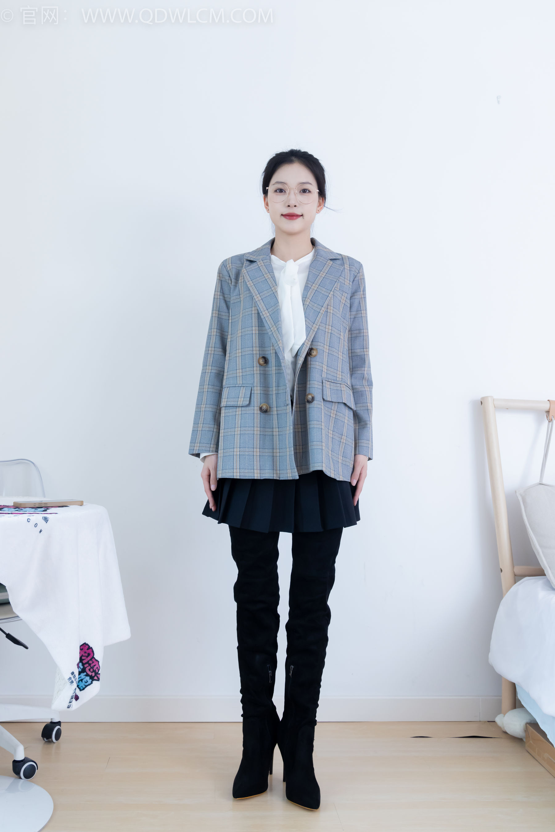 物恋传媒 No.2349 茯苓 - 高跟长靴、高跟凉鞋、厚肉丝、薄黑丝/(175P)