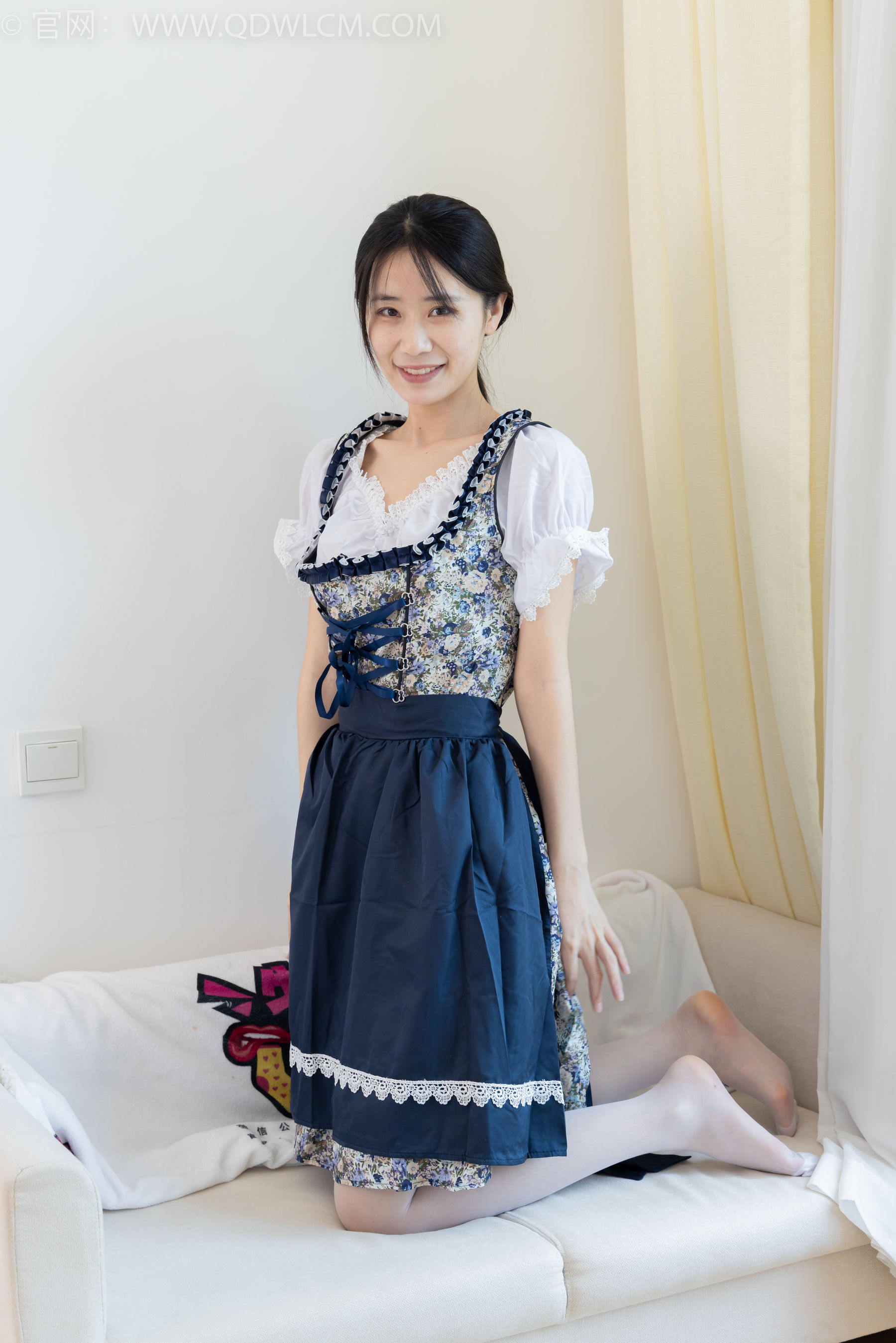 物恋传媒 No.2365 菜菜 - 高跟鞋、薄白丝、裸足/(260P)