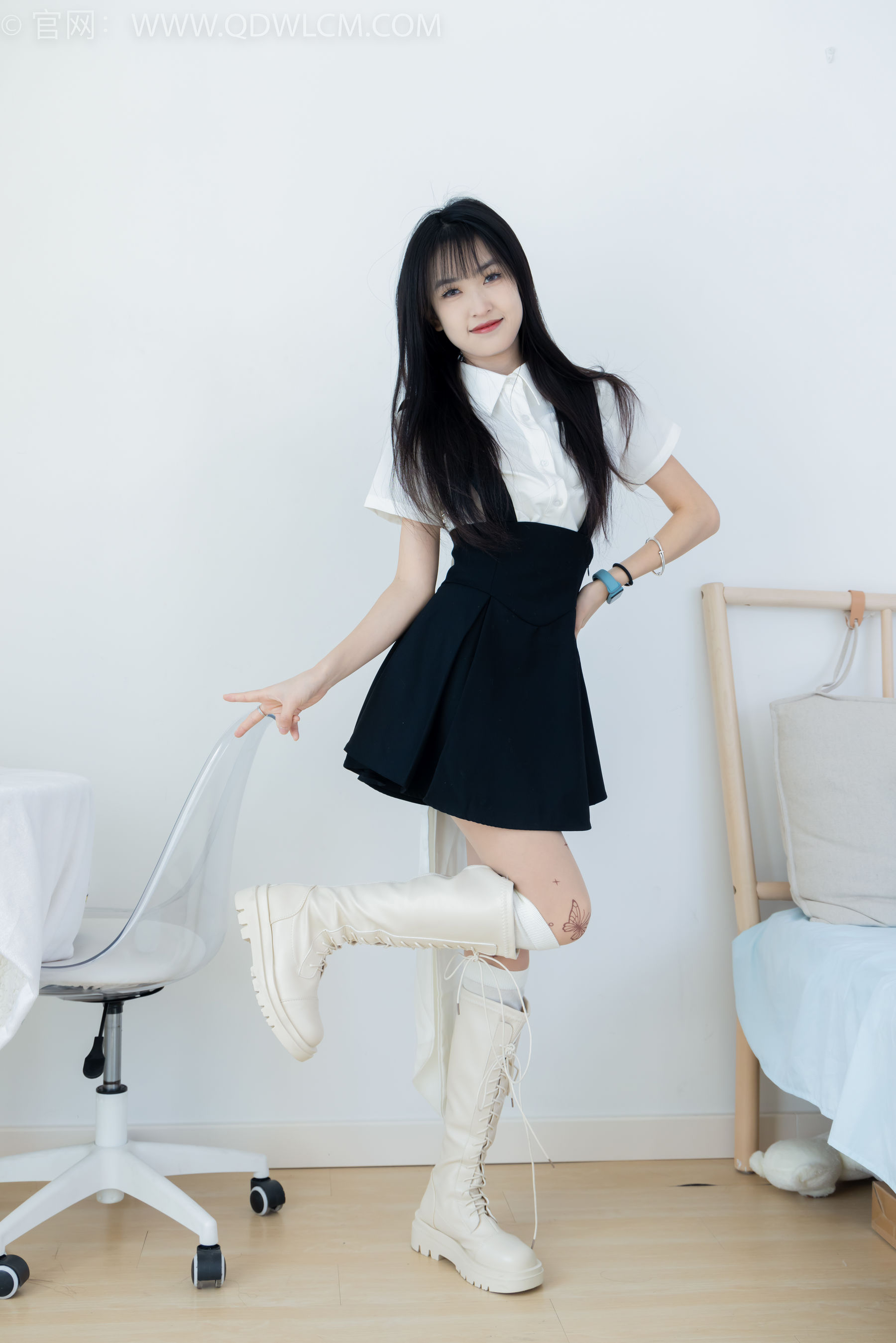 物恋传媒 No.2369 嘉木 - 长靴、长筒小腿白棉袜、蝴蝶薄肉丝/(200P)