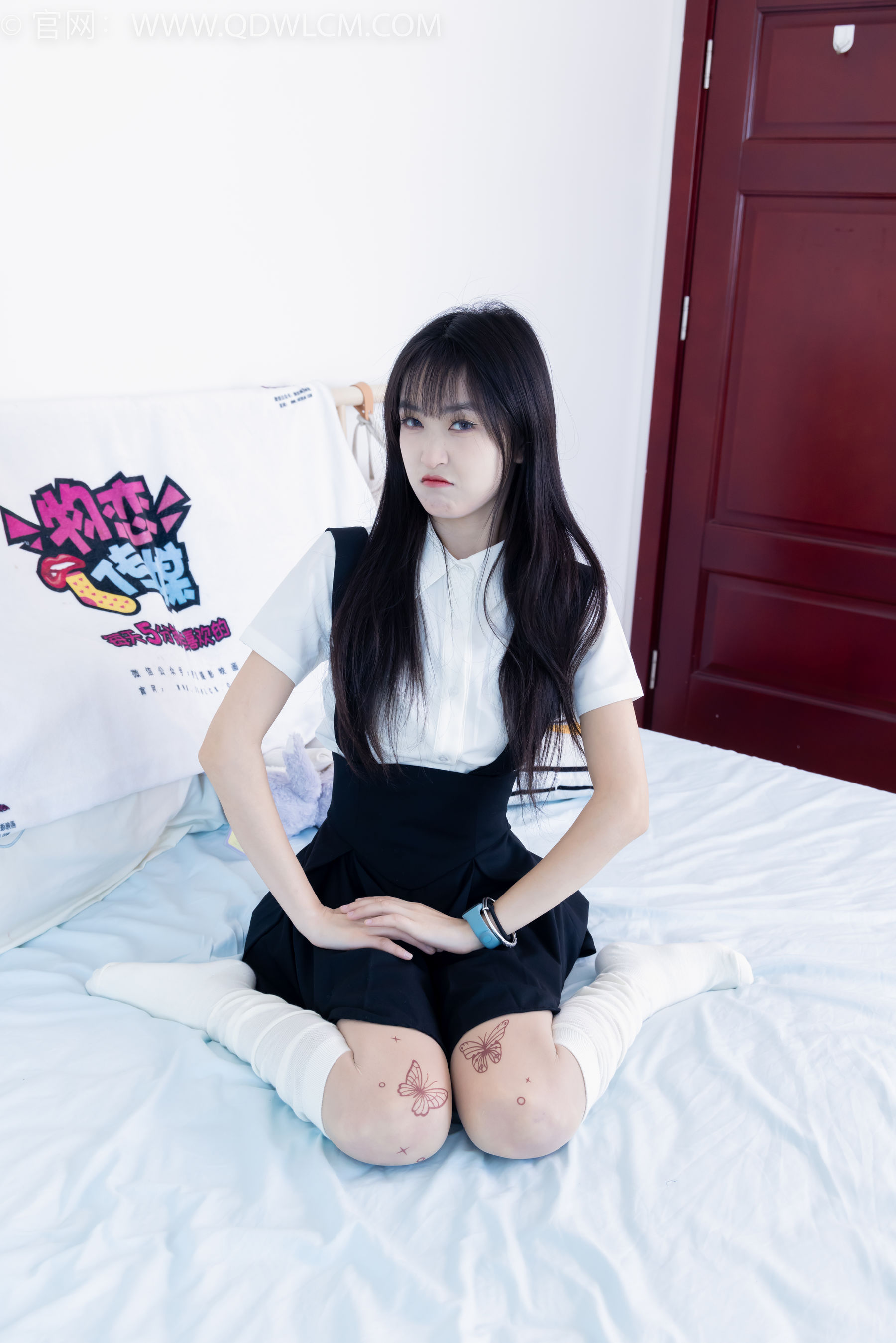 物恋传媒 No.2369 嘉木 - 长靴、长筒小腿白棉袜、蝴蝶薄肉丝/(200P)