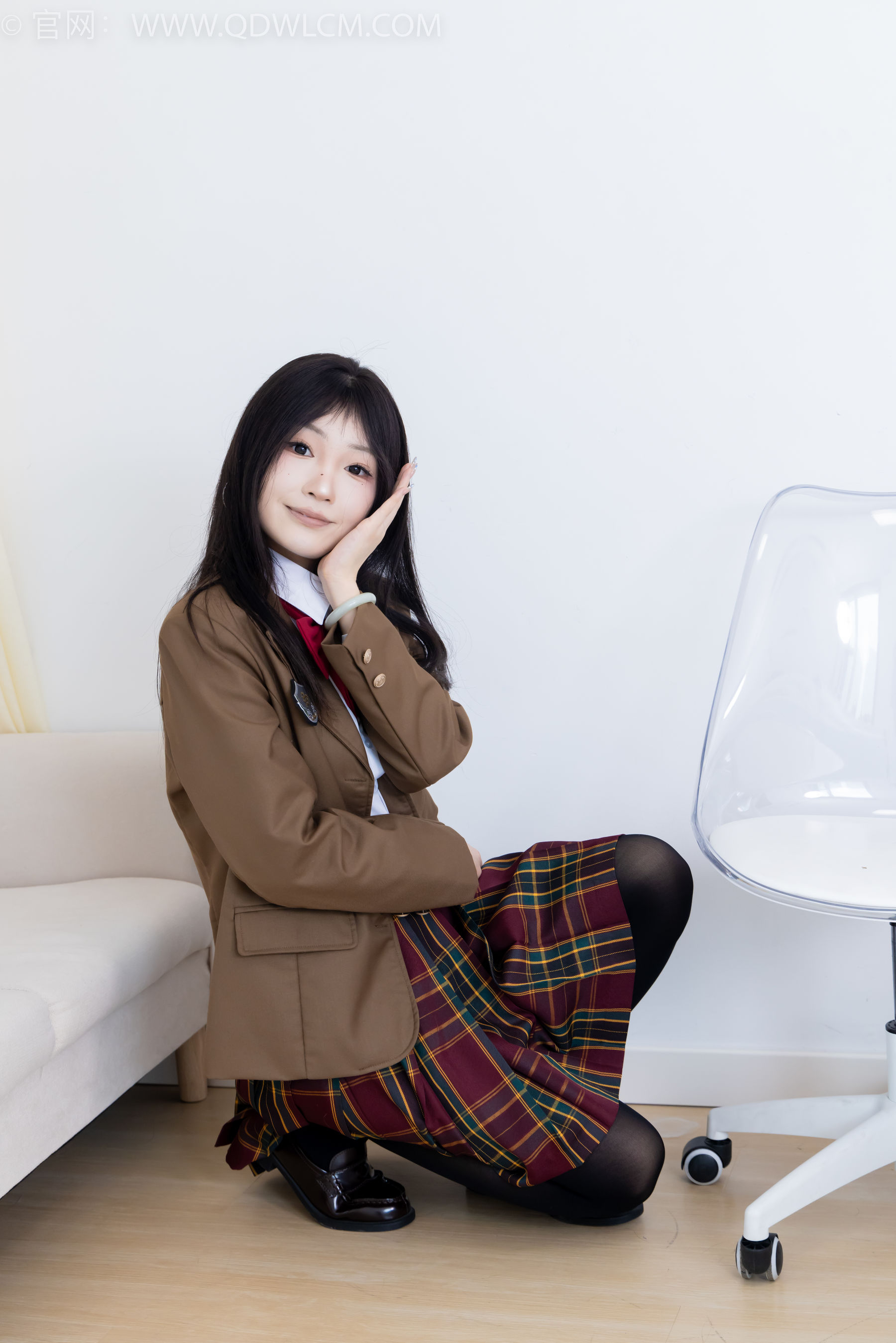 物恋传媒 No.2367 嘟嘟 - 皮鞋、厚黑丝、jk制服/(165P)