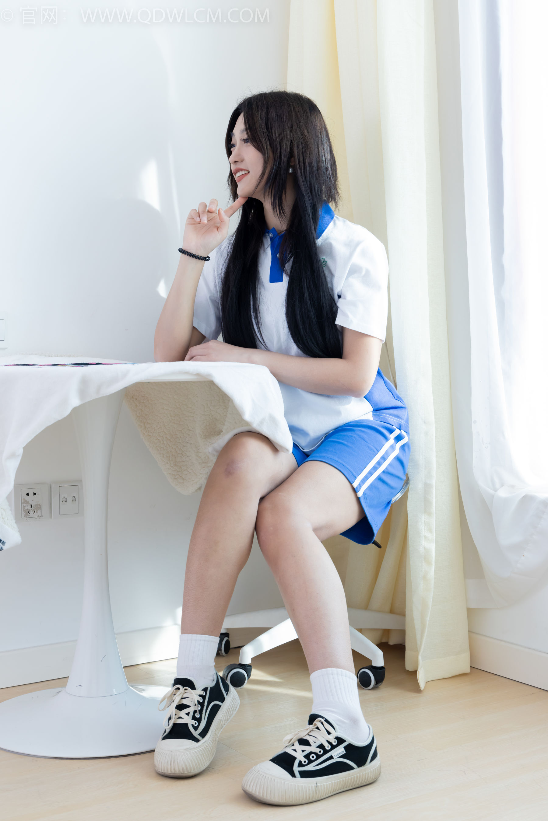 物恋传媒 No.2361 灰灰 - 校服、帆布鞋、白棉袜、裸足/(155P)