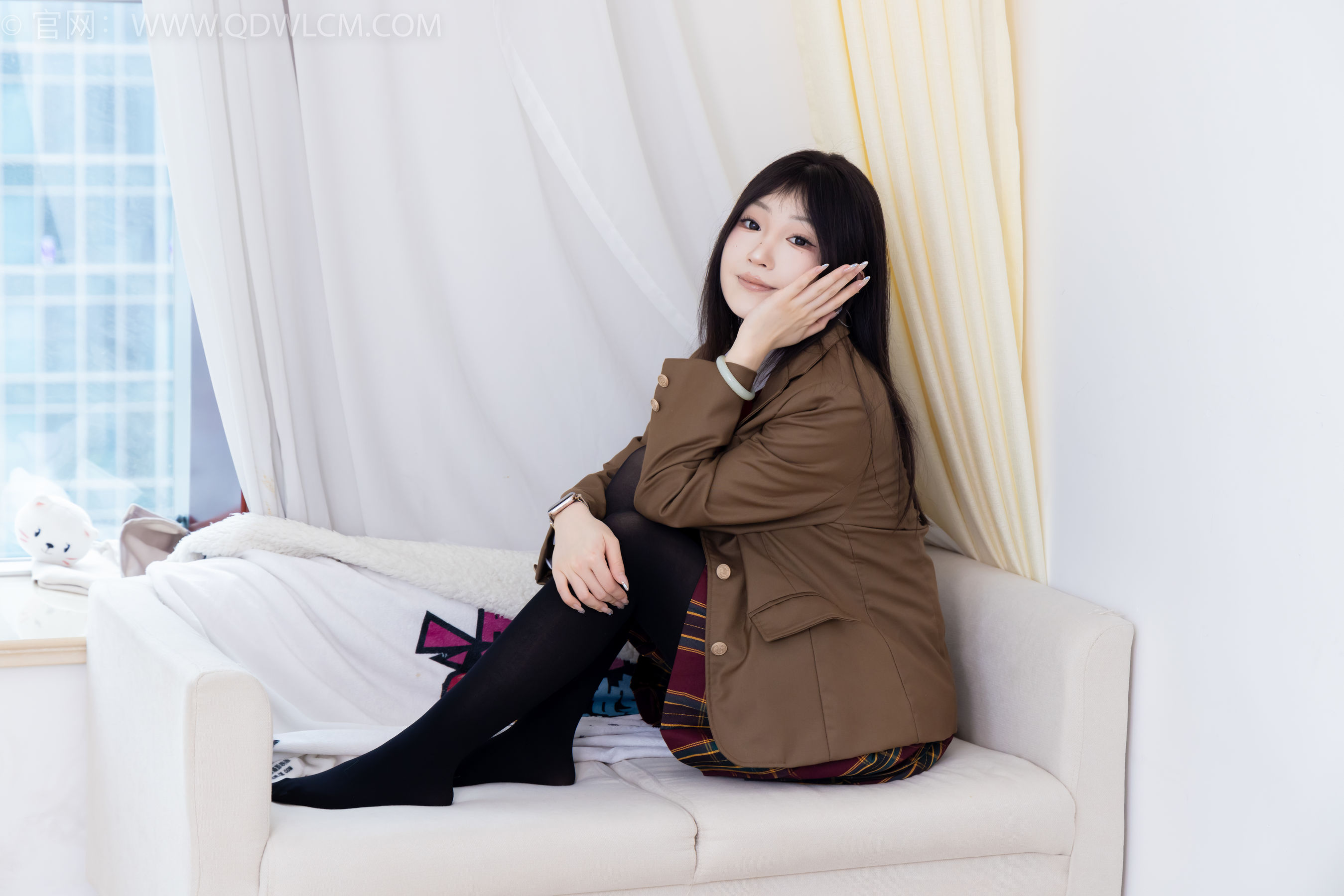 物恋传媒 No.2367 嘟嘟 - 皮鞋、厚黑丝、jk制服/(165P)