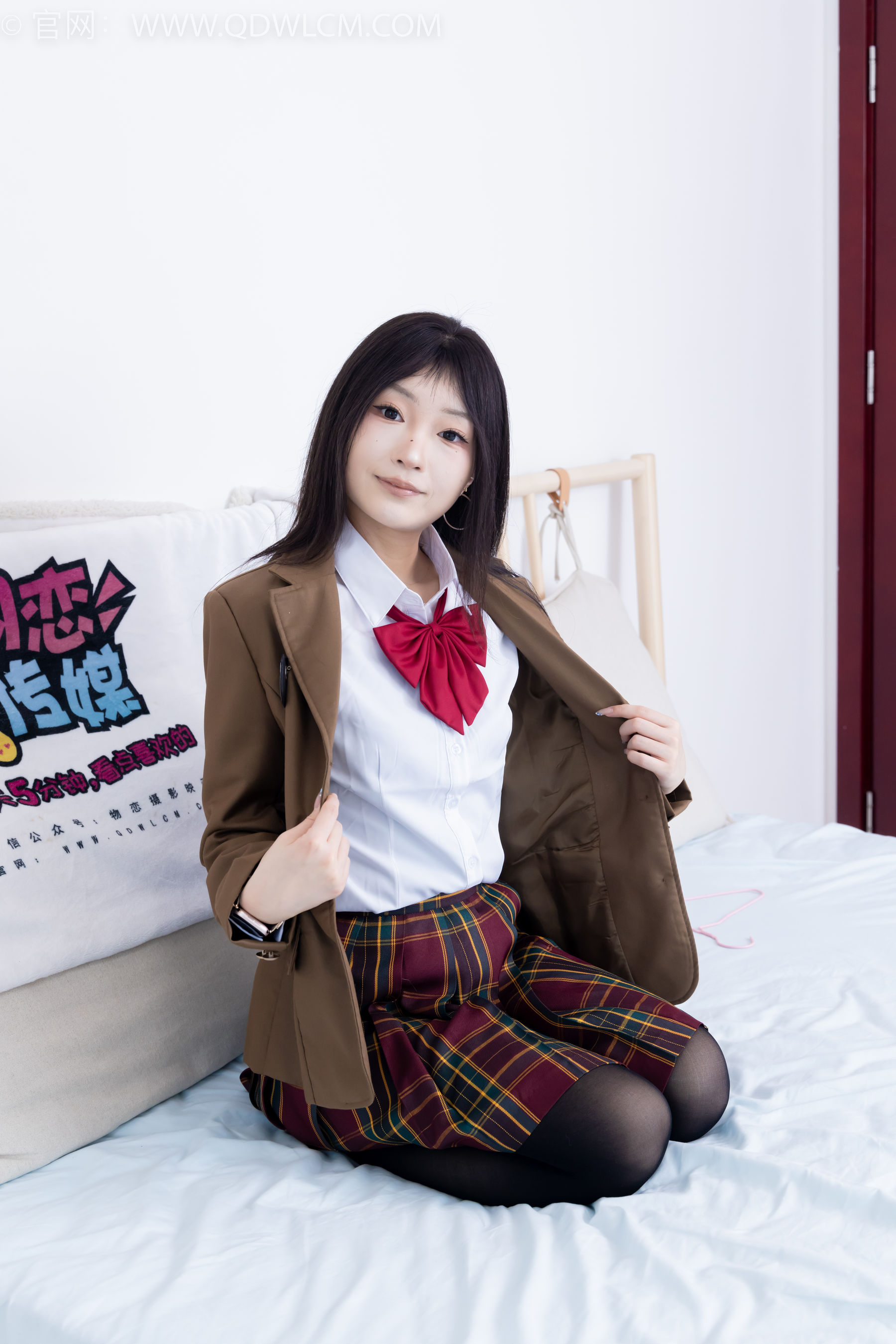 物恋传媒 No.2367 嘟嘟 - 皮鞋、厚黑丝、jk制服/(165P)