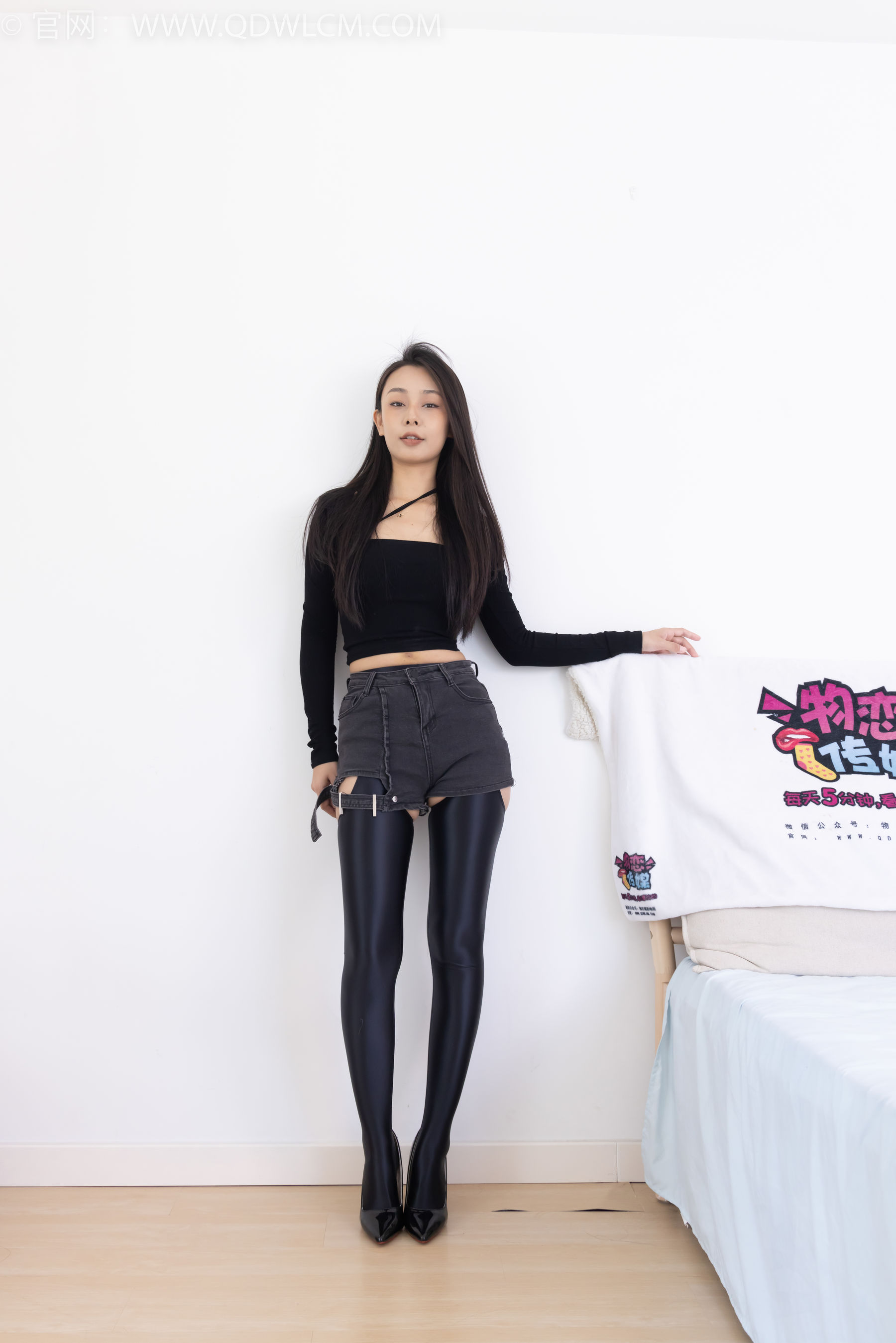 物恋传媒 No.2351 岚岚 - 高跟鞋、油亮厚黑丝吊带袜、昏睡剧情/(157P)