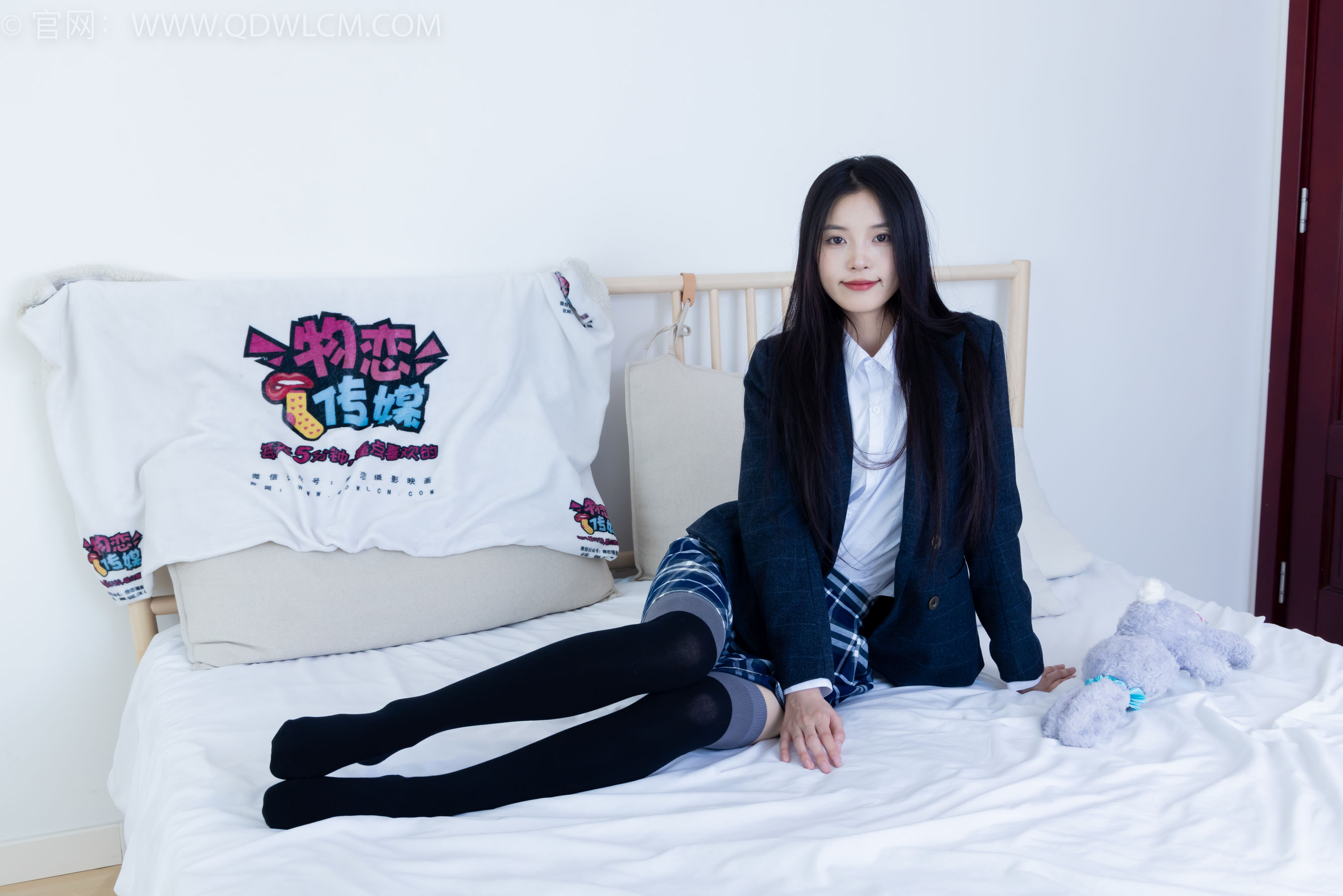 物恋传媒 No.2371 茯苓 - JK制服、皮鞋、拼接过膝袜/(155P)