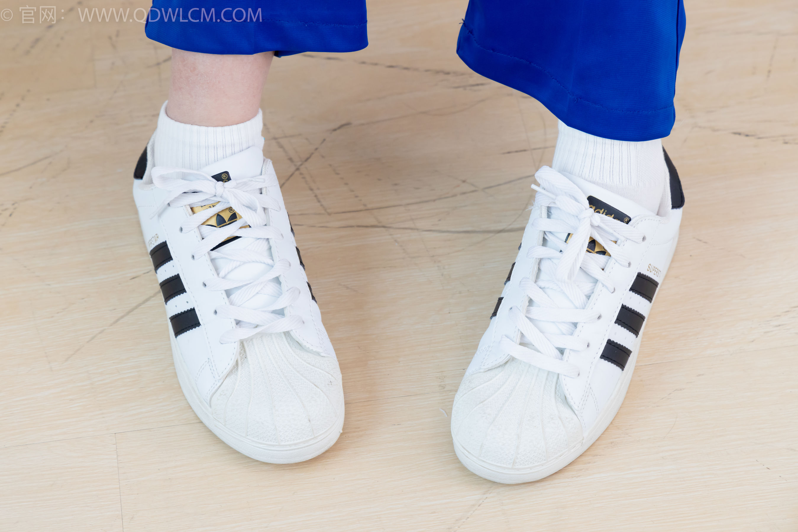 物恋传媒 No.2368 芋头 - 板鞋、白棉袜、裸足/(150P)