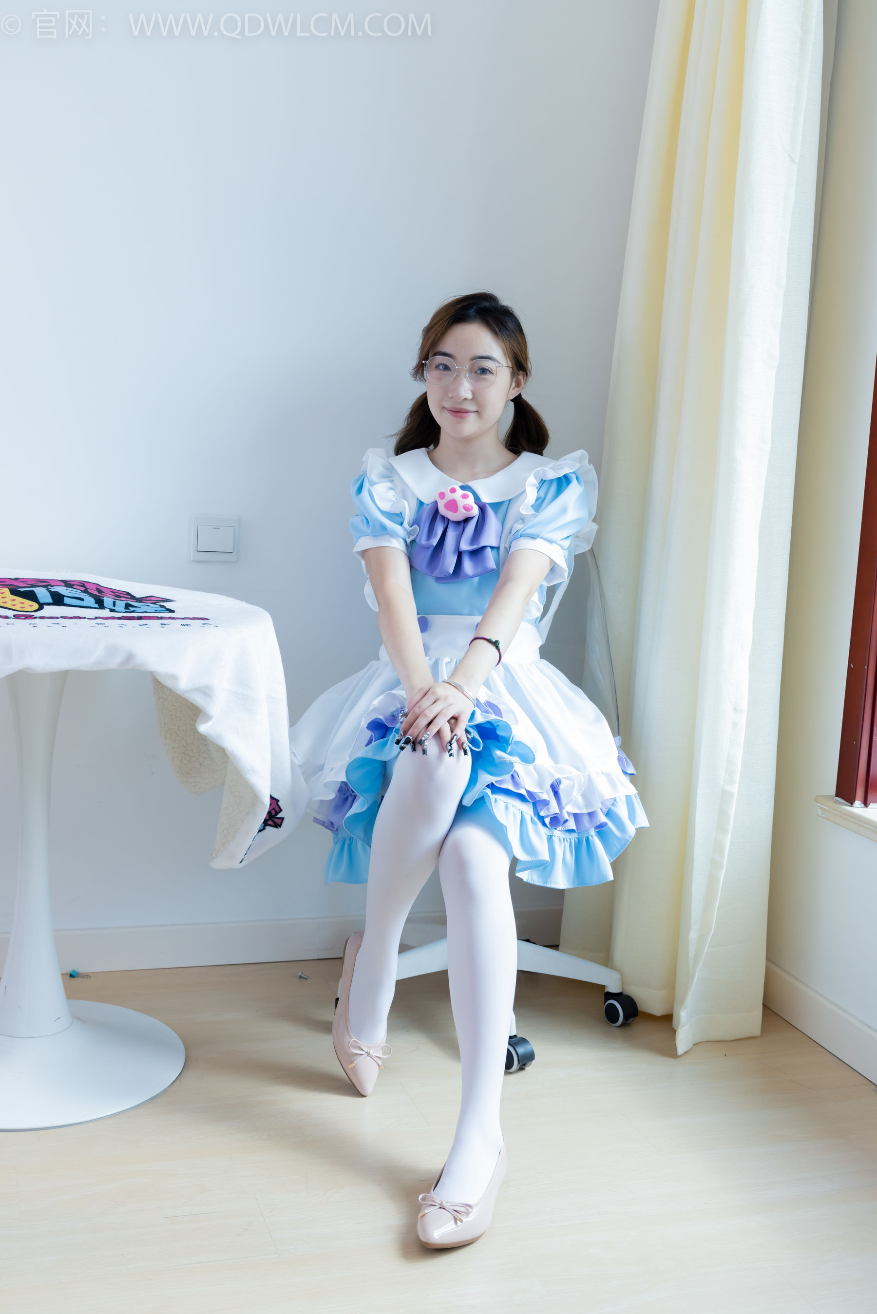 物恋传媒 No.2359 恬恬 - 女仆装、平底鞋、厚白丝、老头乐挠脚剧情/(155P)