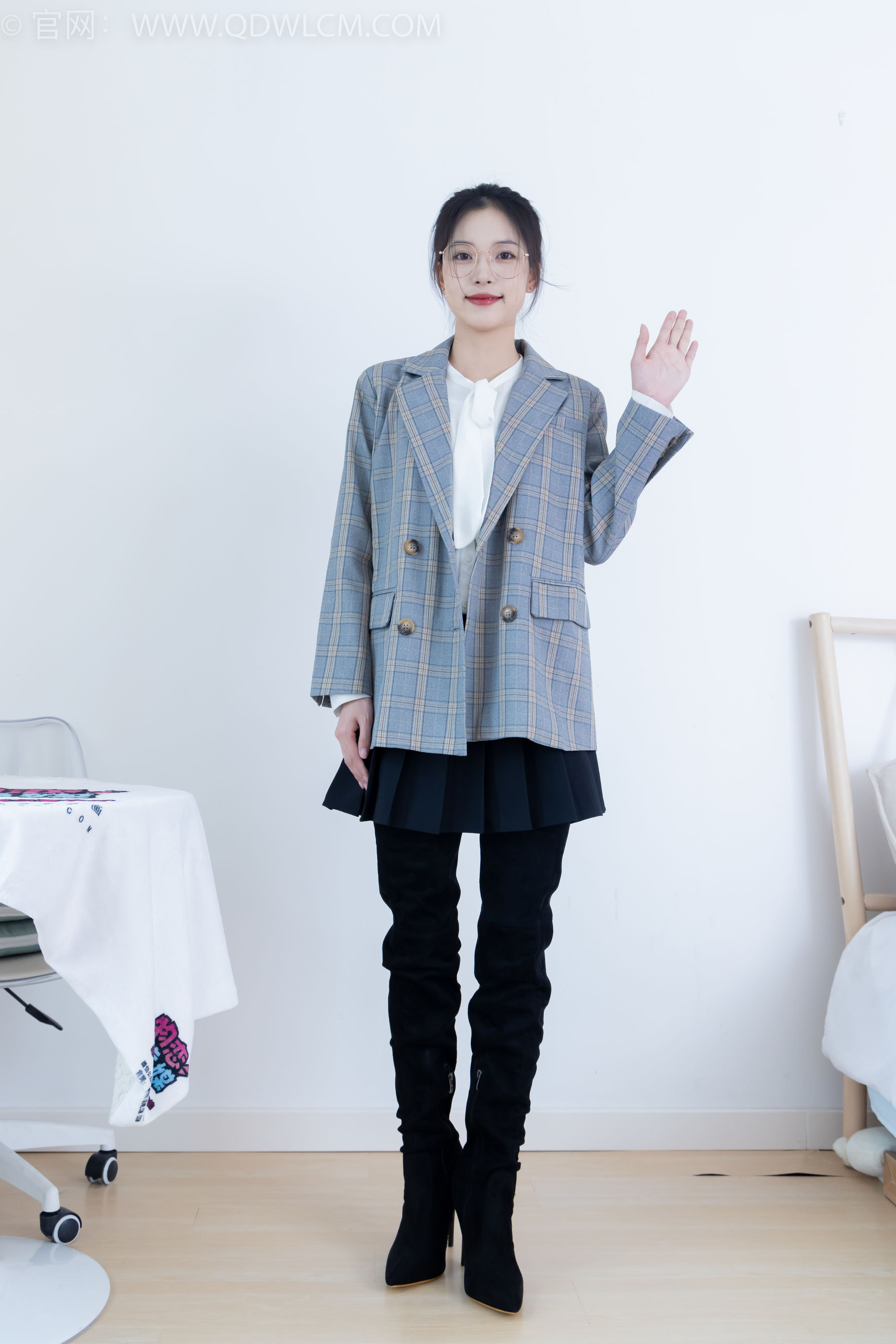 物恋传媒 No.2349 茯苓 - 高跟长靴、高跟凉鞋、厚肉丝、薄黑丝/(175P)