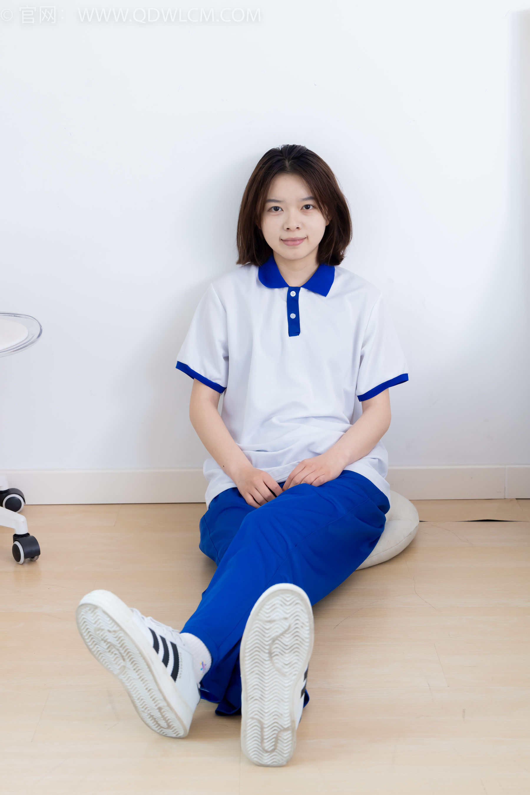 物恋传媒 No.2364 小悦 - 校服、板鞋、白棉袜、裸足/(150P)