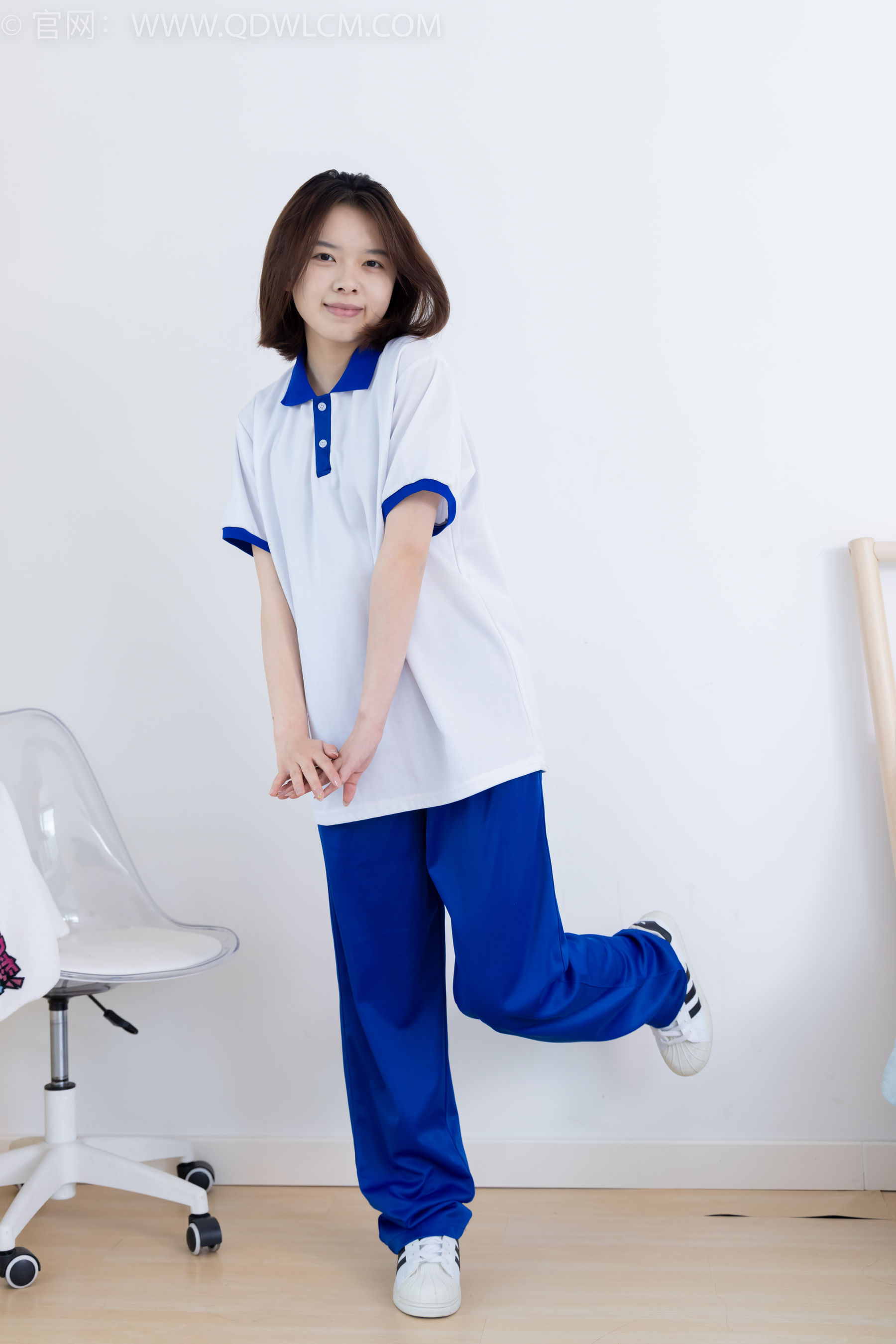 物恋传媒 No.2364 小悦 - 校服、板鞋、白棉袜、裸足/(150P)