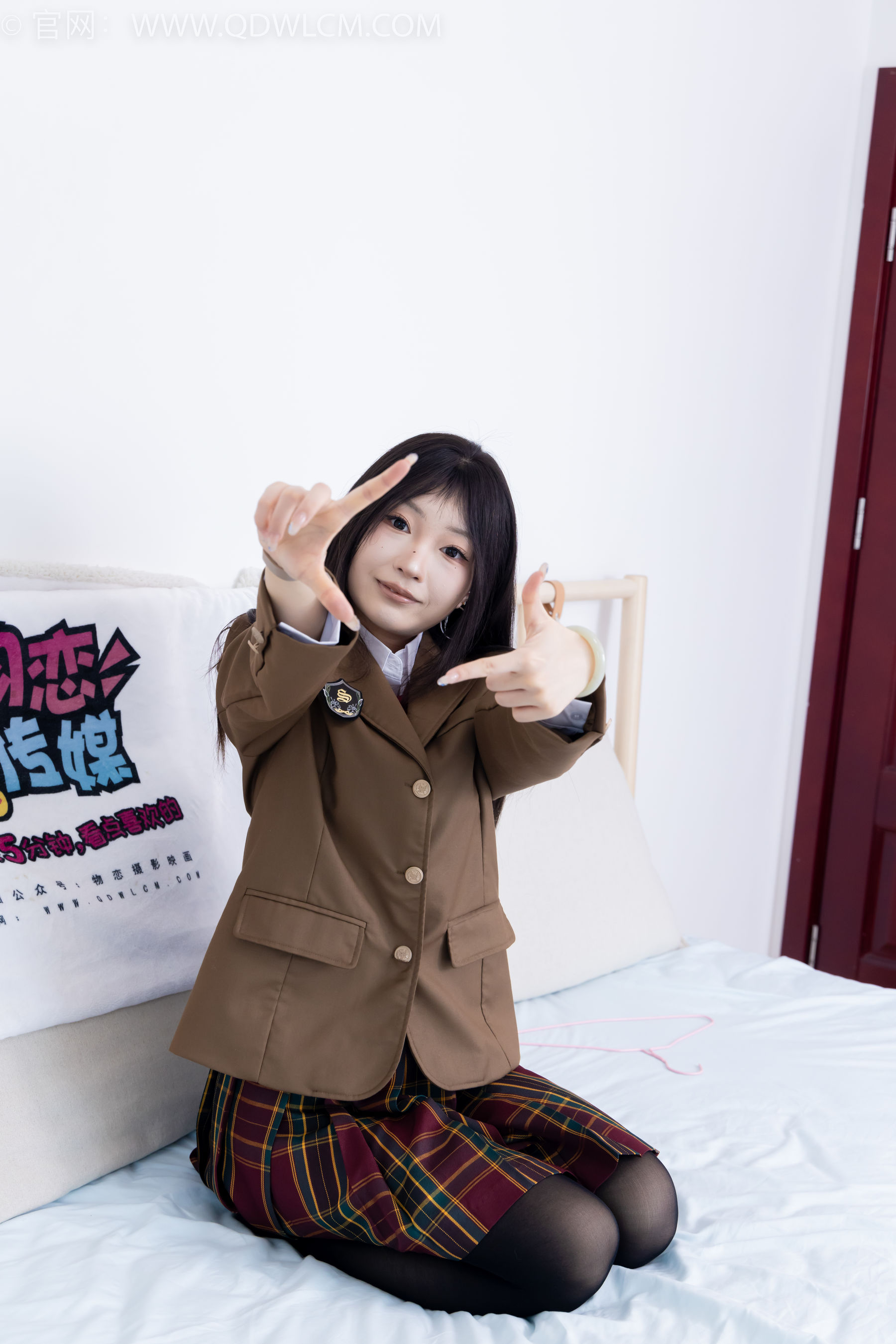 物恋传媒 No.2367 嘟嘟 - 皮鞋、厚黑丝、jk制服/(165P)