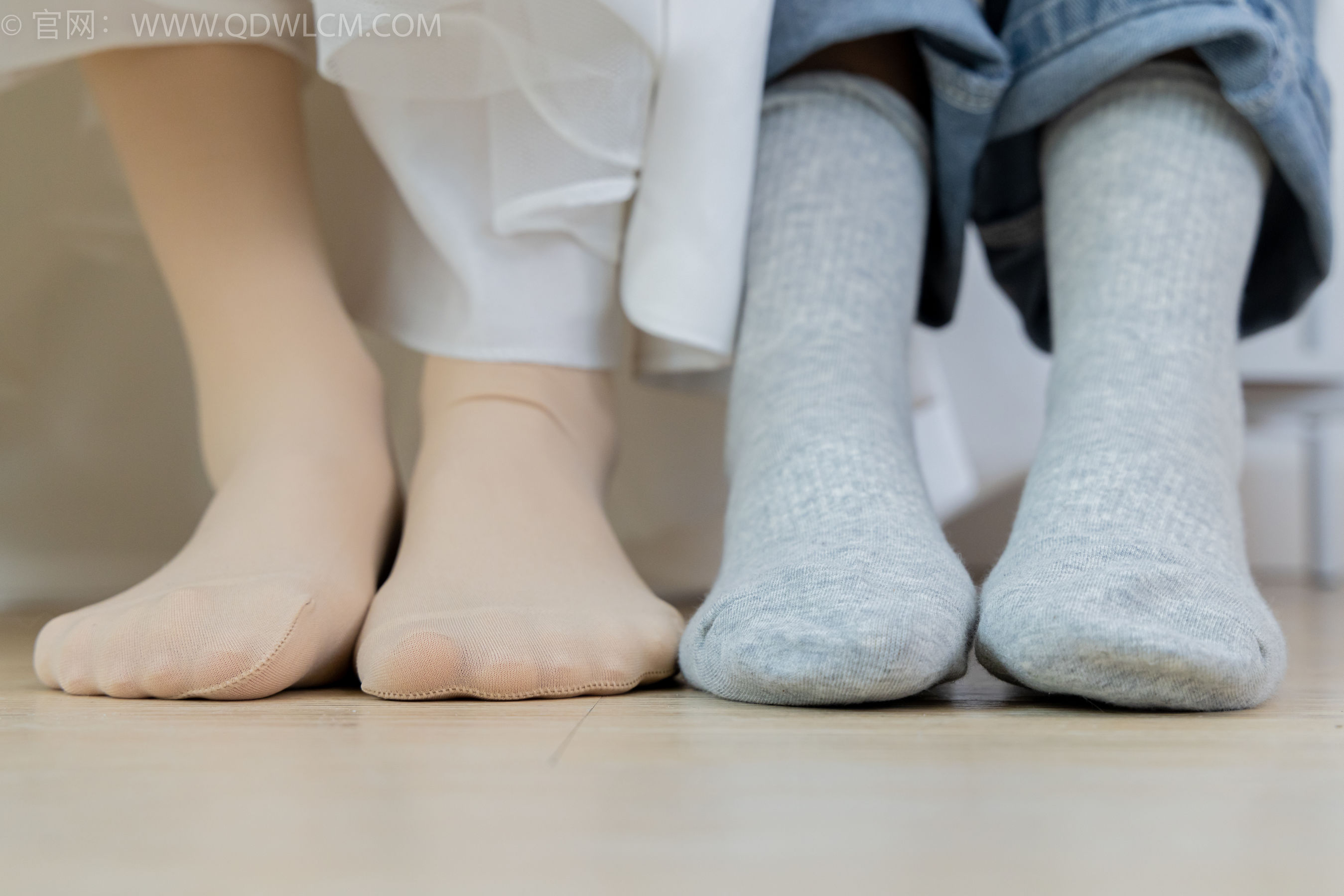 物恋传媒 No.2370 茯苓&欢欢 - 平底鞋、板鞋、厚肉丝、灰色棉袜、薄肉丝/(150P)