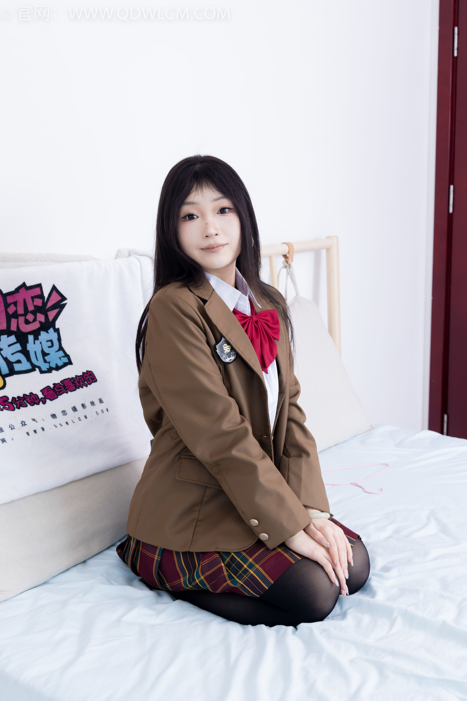 物恋传媒 No.2367 嘟嘟 - 皮鞋、厚黑丝、jk制服/(165P)