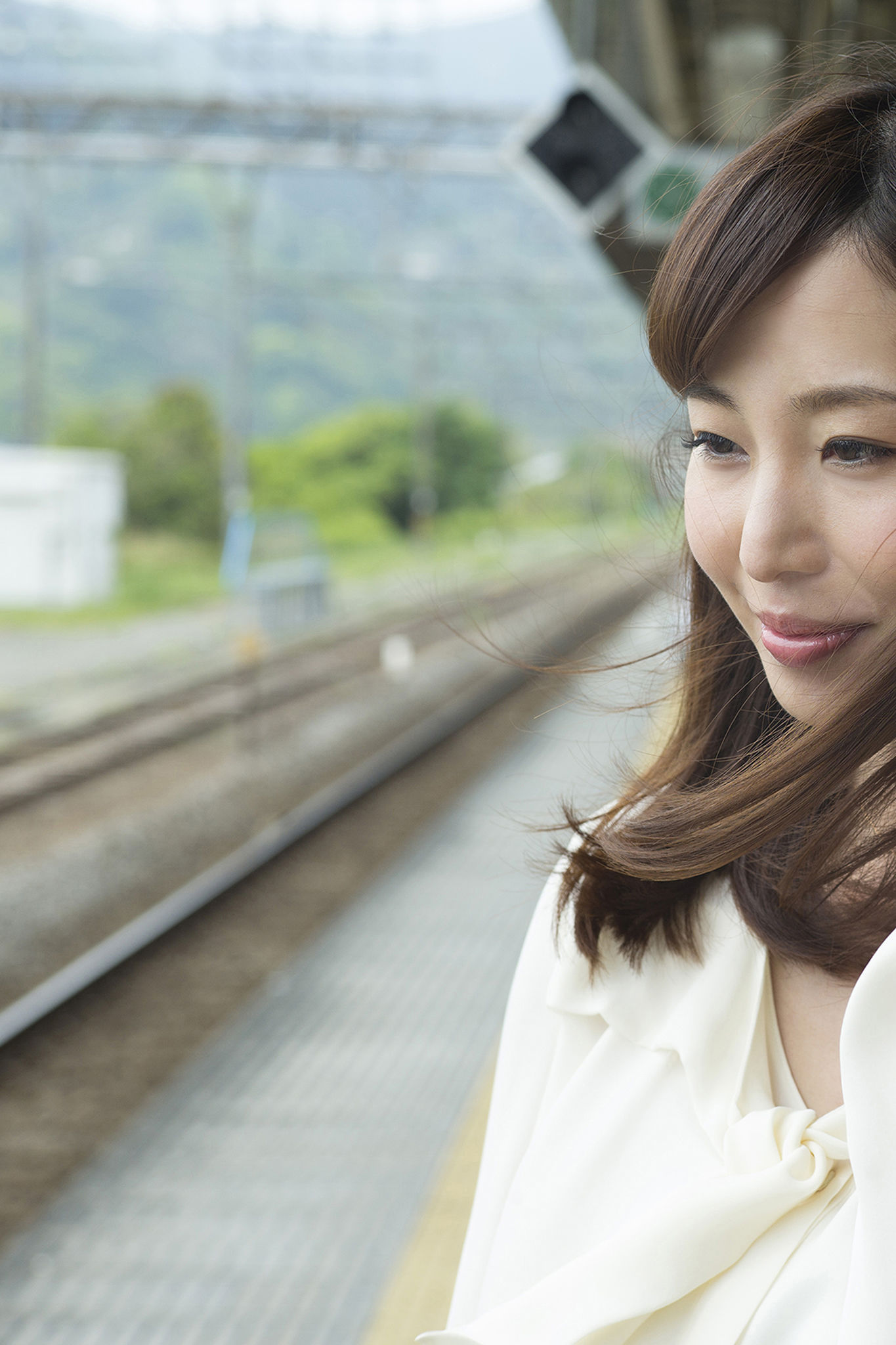 塩地美澄 - 日本一SEXYな美女アナと温泉旅/(88P)