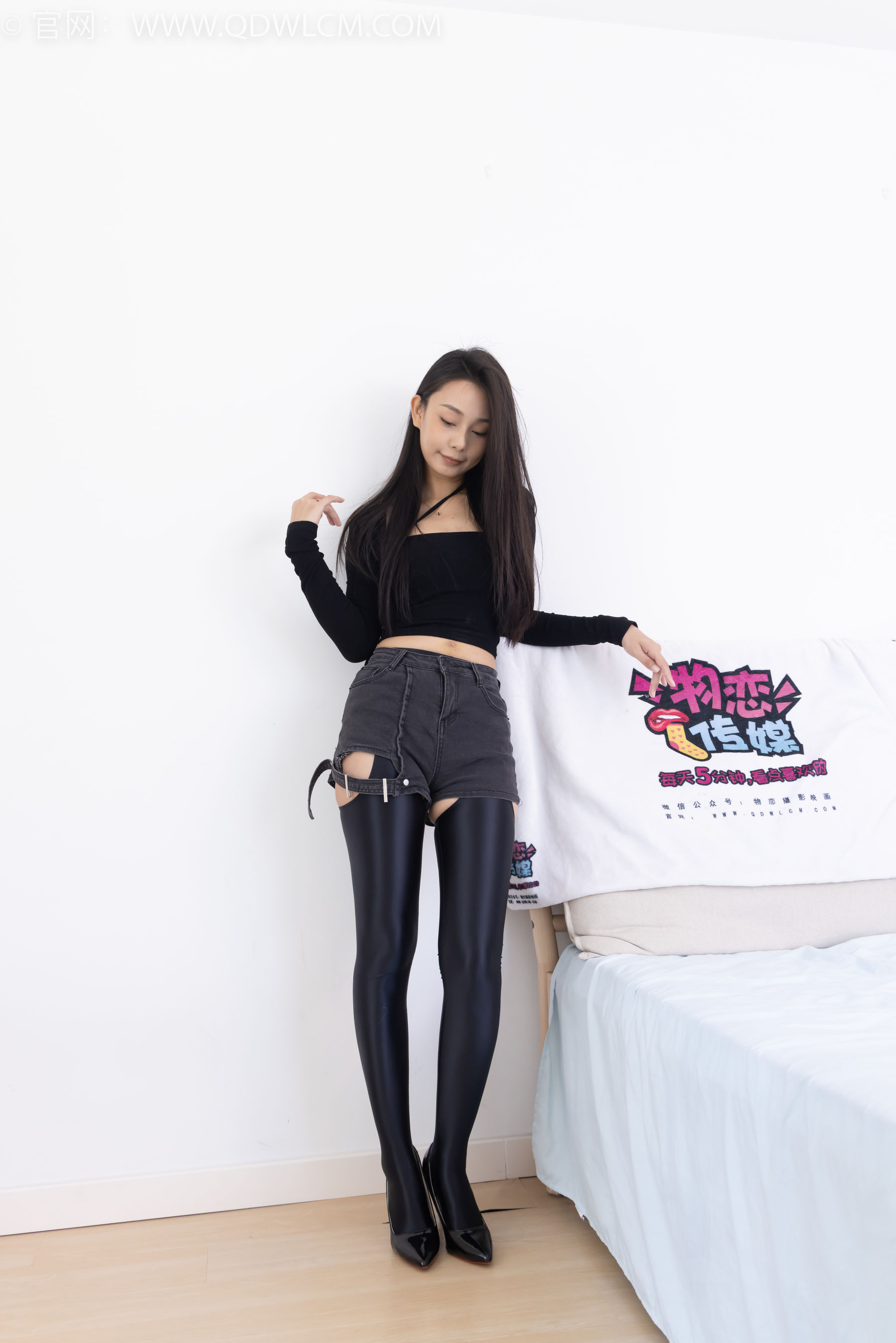 物恋传媒 No.2351 岚岚 - 高跟鞋、油亮厚黑丝吊带袜、昏睡剧情/(157P)