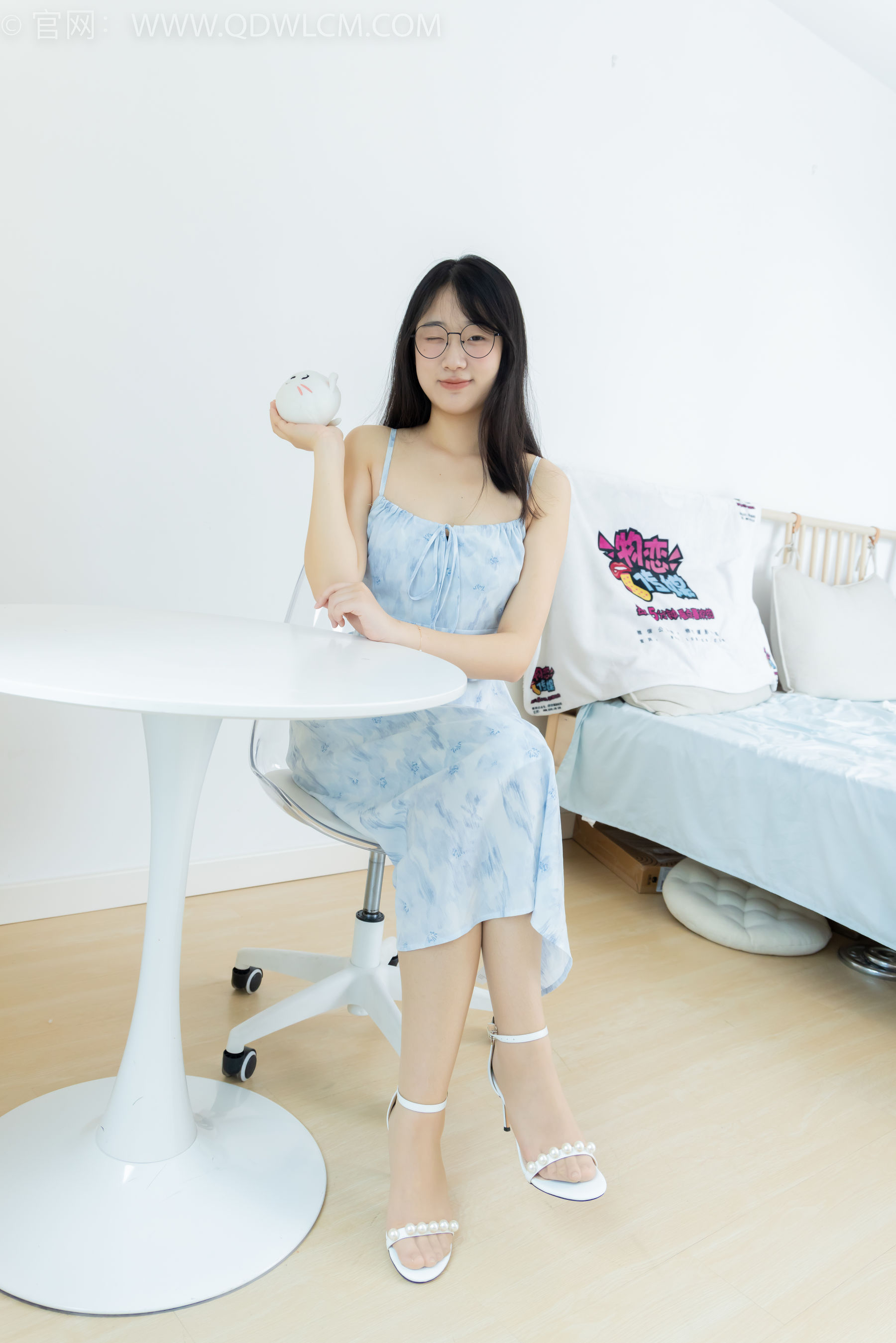 物恋传媒 No.2357 小椿 - 高跟凉鞋、肉丝/(150P)