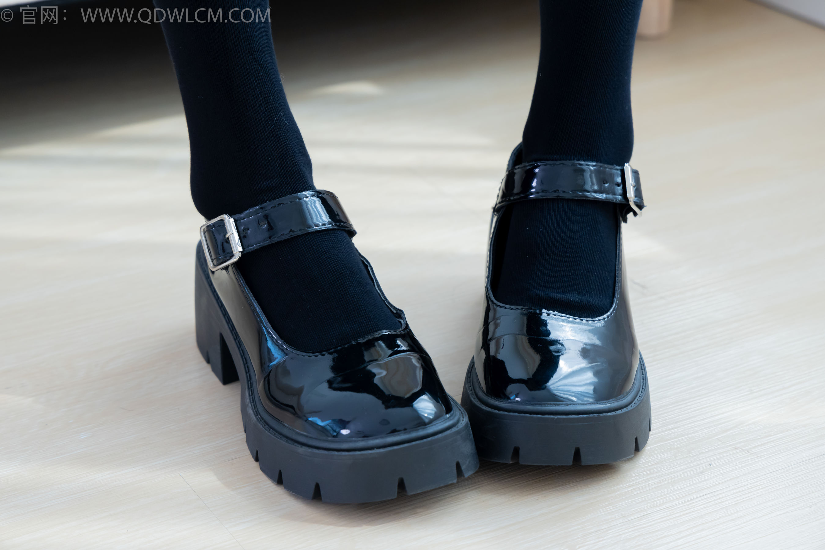 物恋传媒 No.2371 茯苓 - JK制服、皮鞋、拼接过膝袜/(155P)