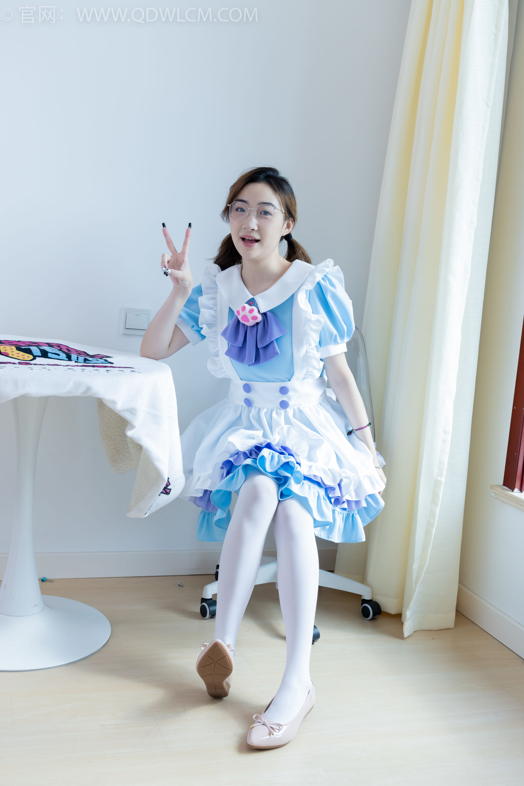 物恋传媒 No.2359 恬恬 - 女仆装、平底鞋、厚白丝、老头乐挠脚剧情/(155P)