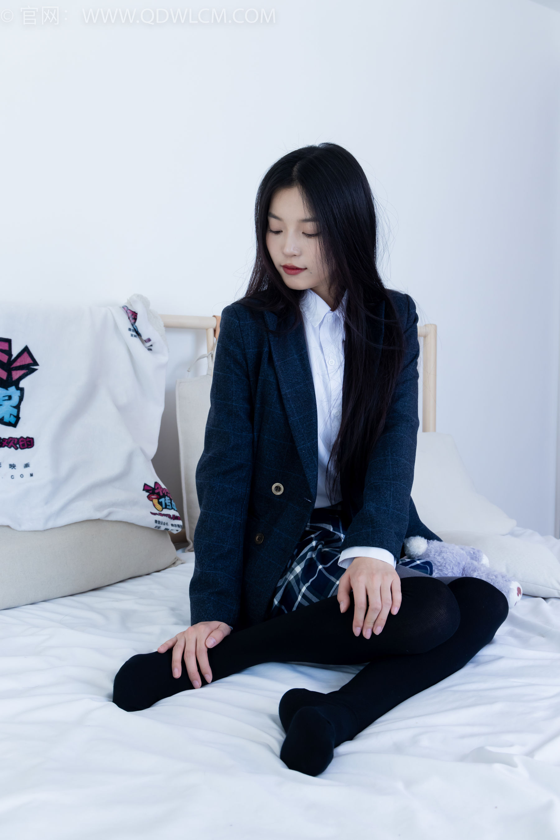 物恋传媒 No.2371 茯苓 - JK制服、皮鞋、拼接过膝袜/(155P)