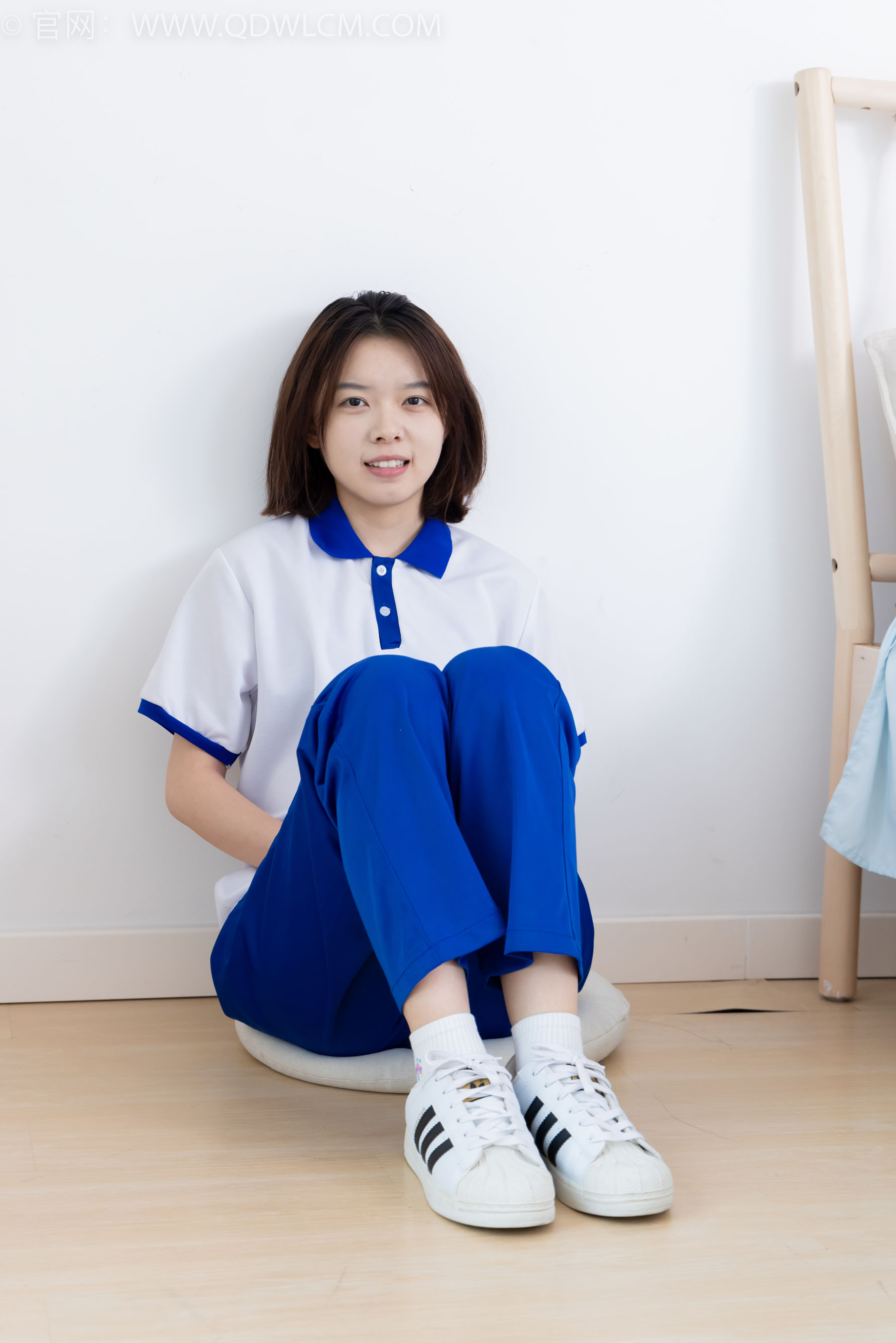 物恋传媒 No.2364 小悦 - 校服、板鞋、白棉袜、裸足/(150P)