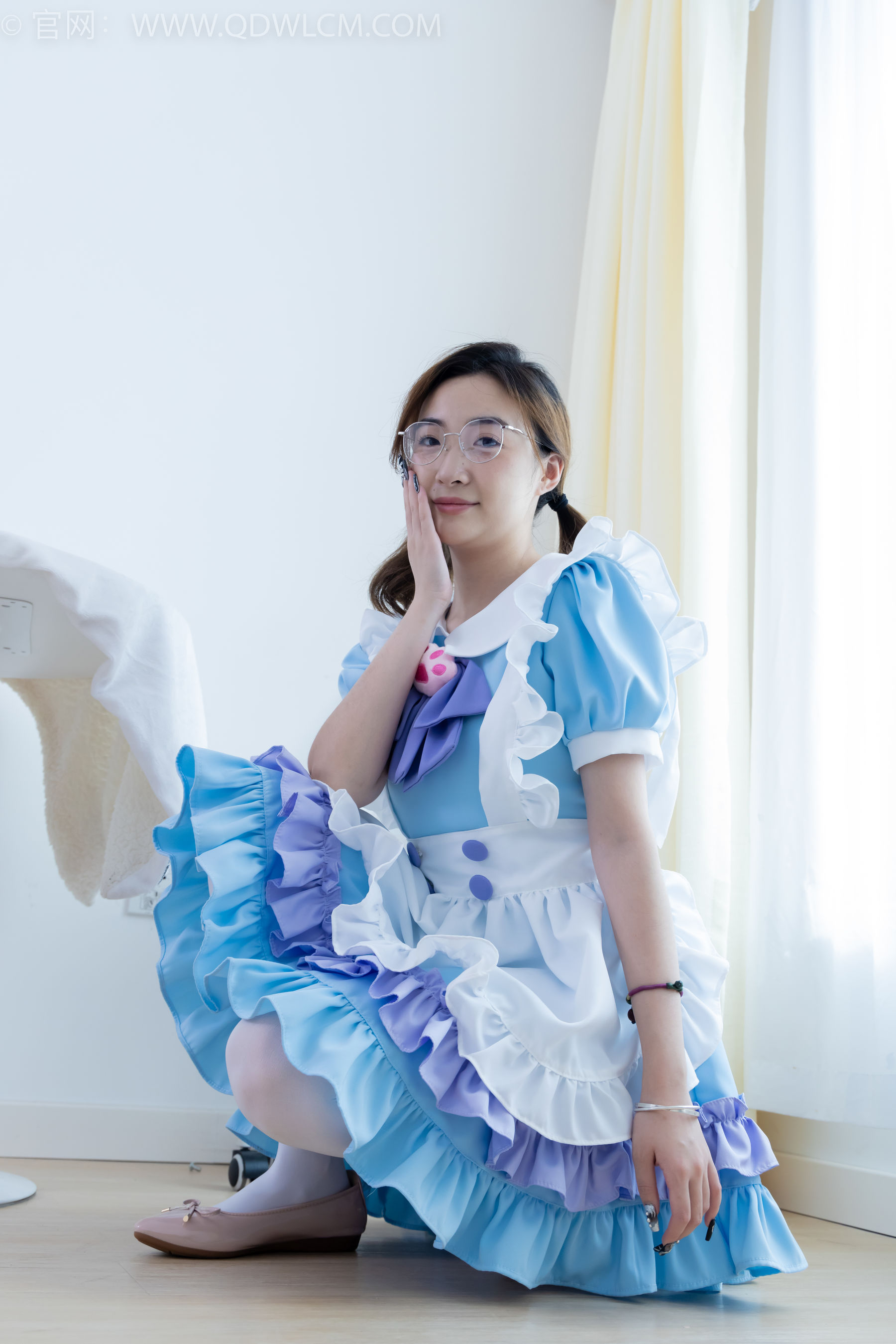 物恋传媒 No.2359 恬恬 - 女仆装、平底鞋、厚白丝、老头乐挠脚剧情/(155P)