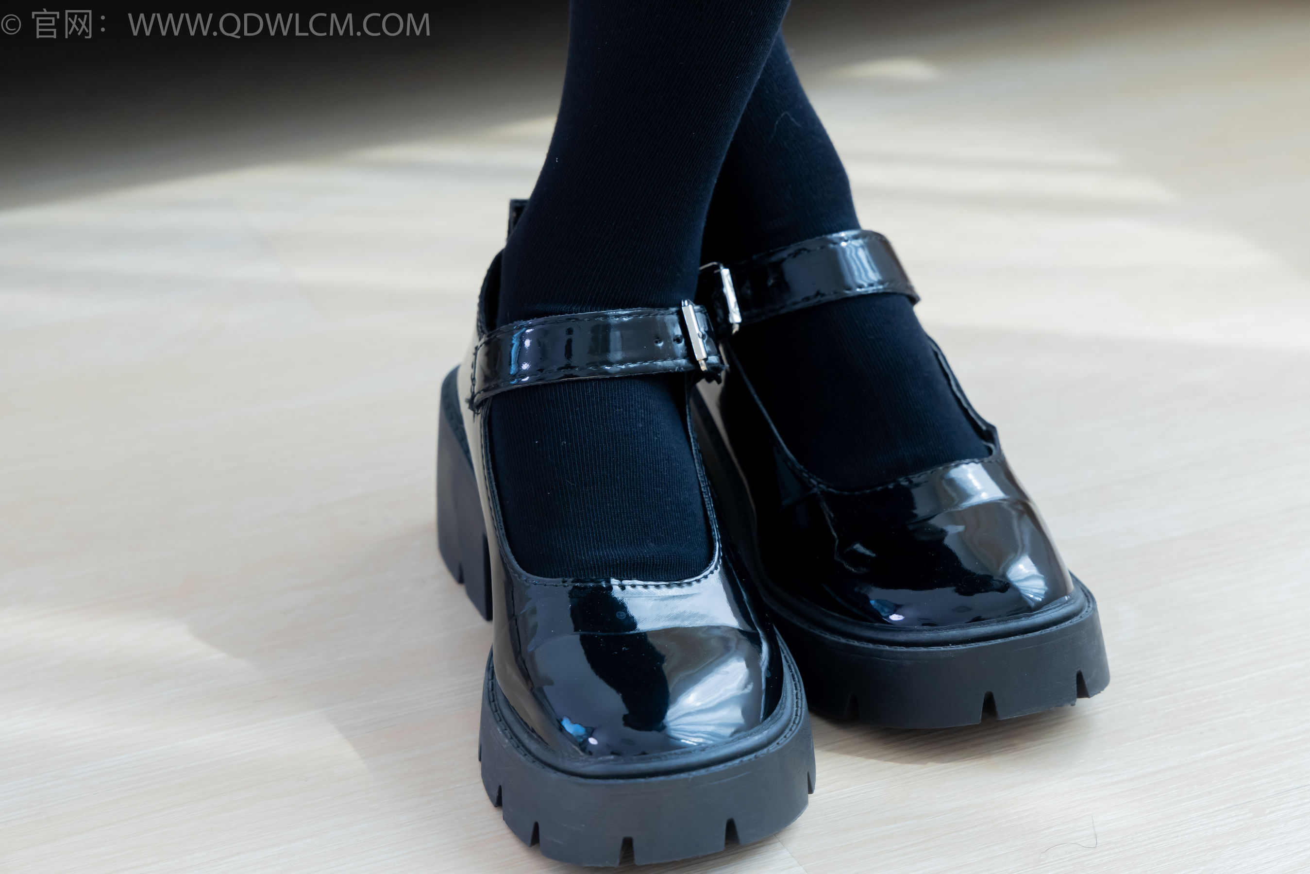 物恋传媒 No.2371 茯苓 - JK制服、皮鞋、拼接过膝袜/(155P)