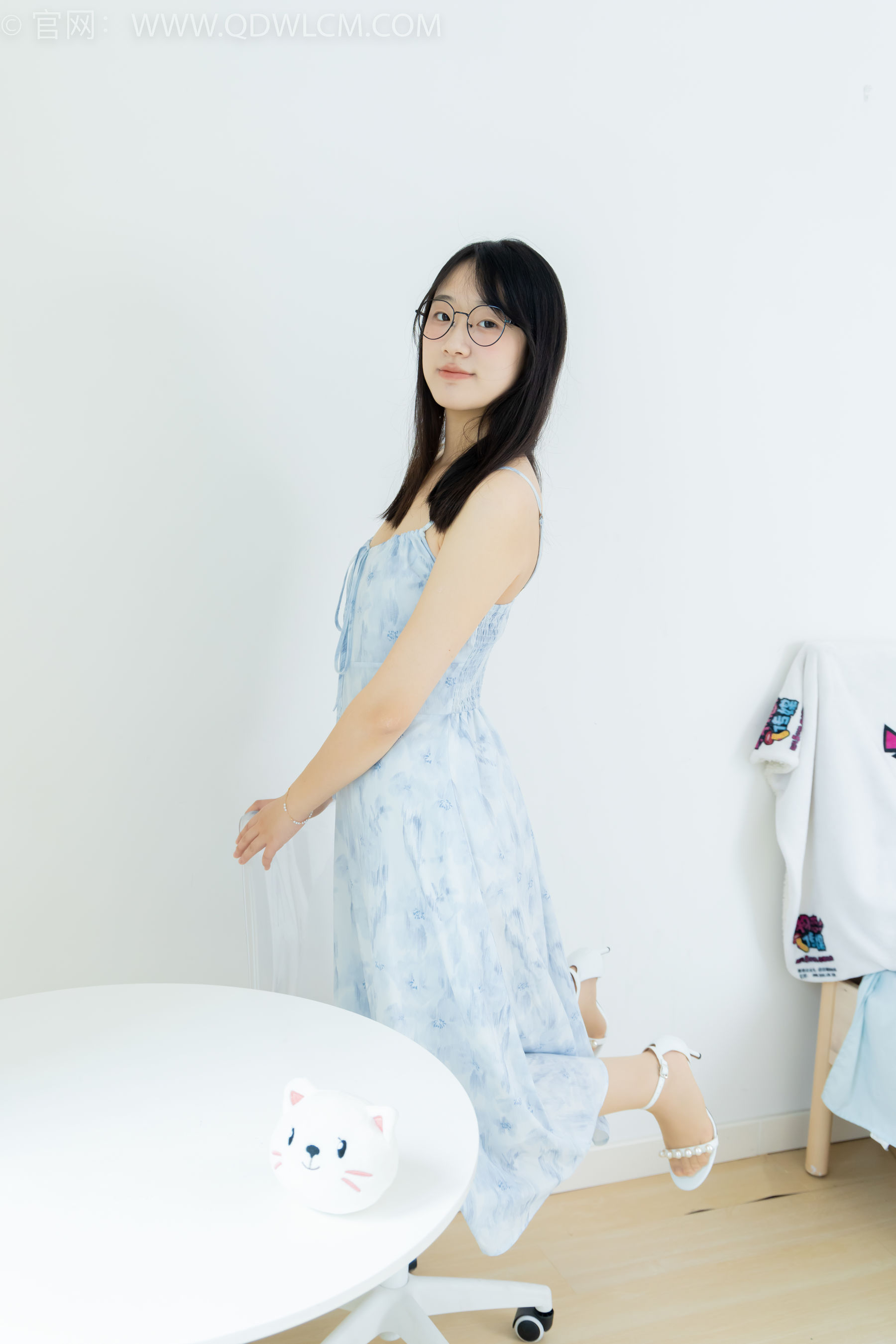 物恋传媒 No.2357 小椿 - 高跟凉鞋、肉丝/(150P)