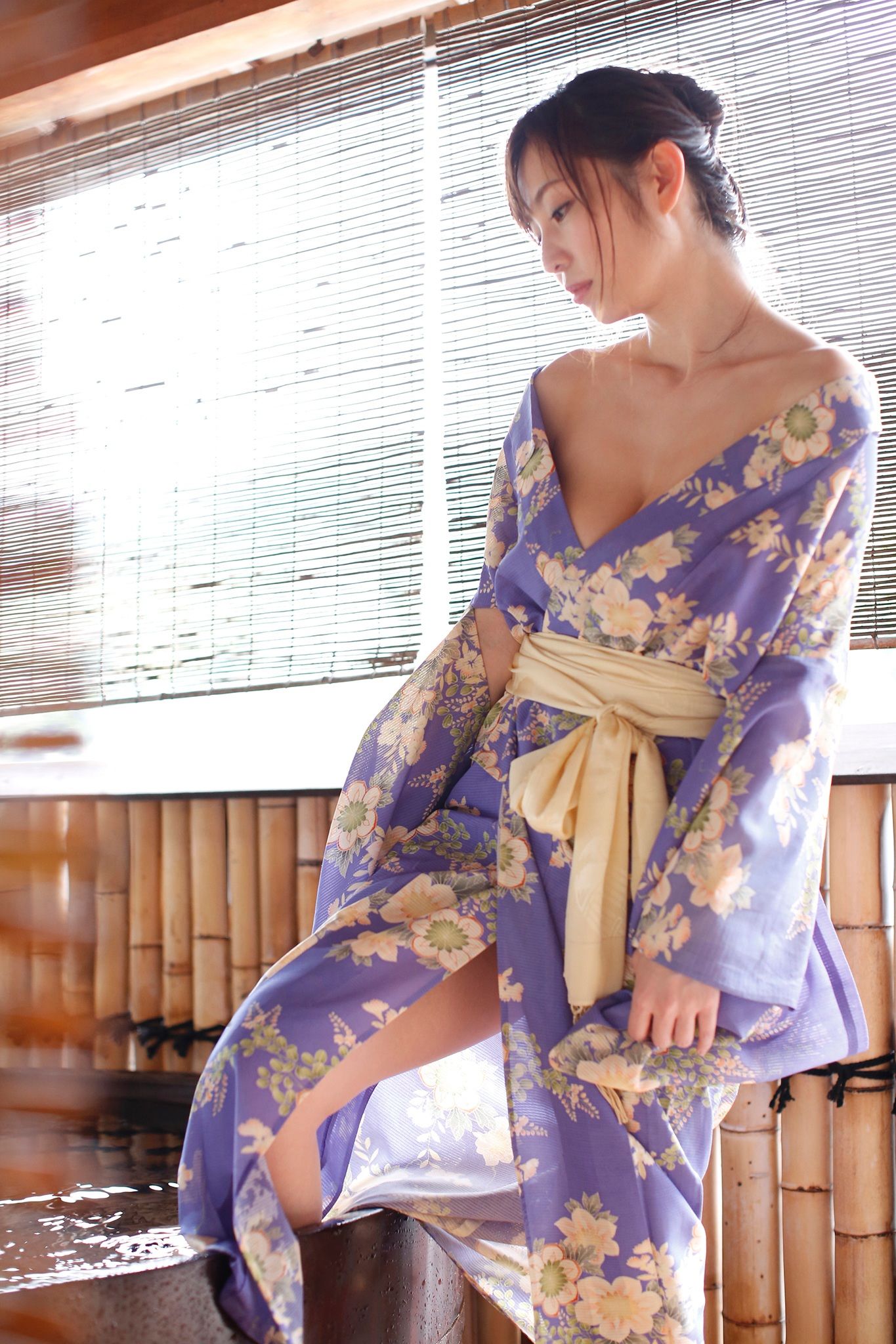 塩地美澄 - 日本一SEXYな美女アナと温泉旅/(88P)