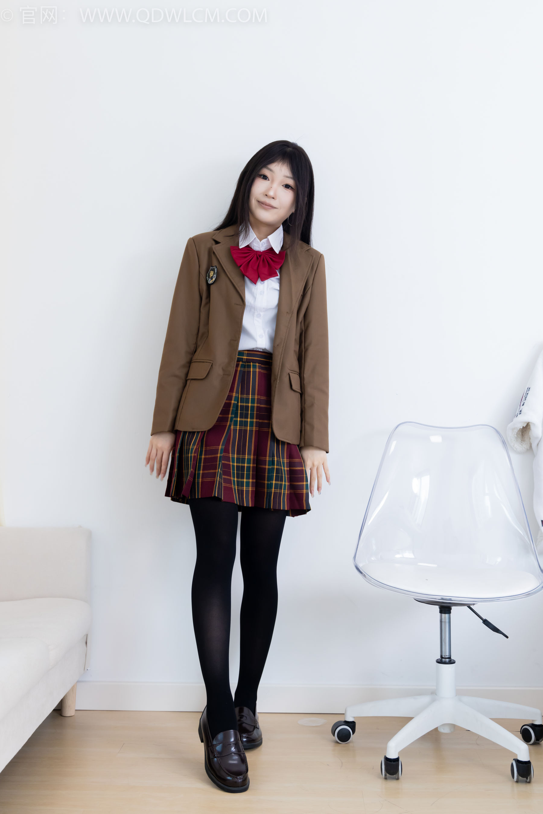 物恋传媒 No.2367 嘟嘟 - 皮鞋、厚黑丝、jk制服/(165P)