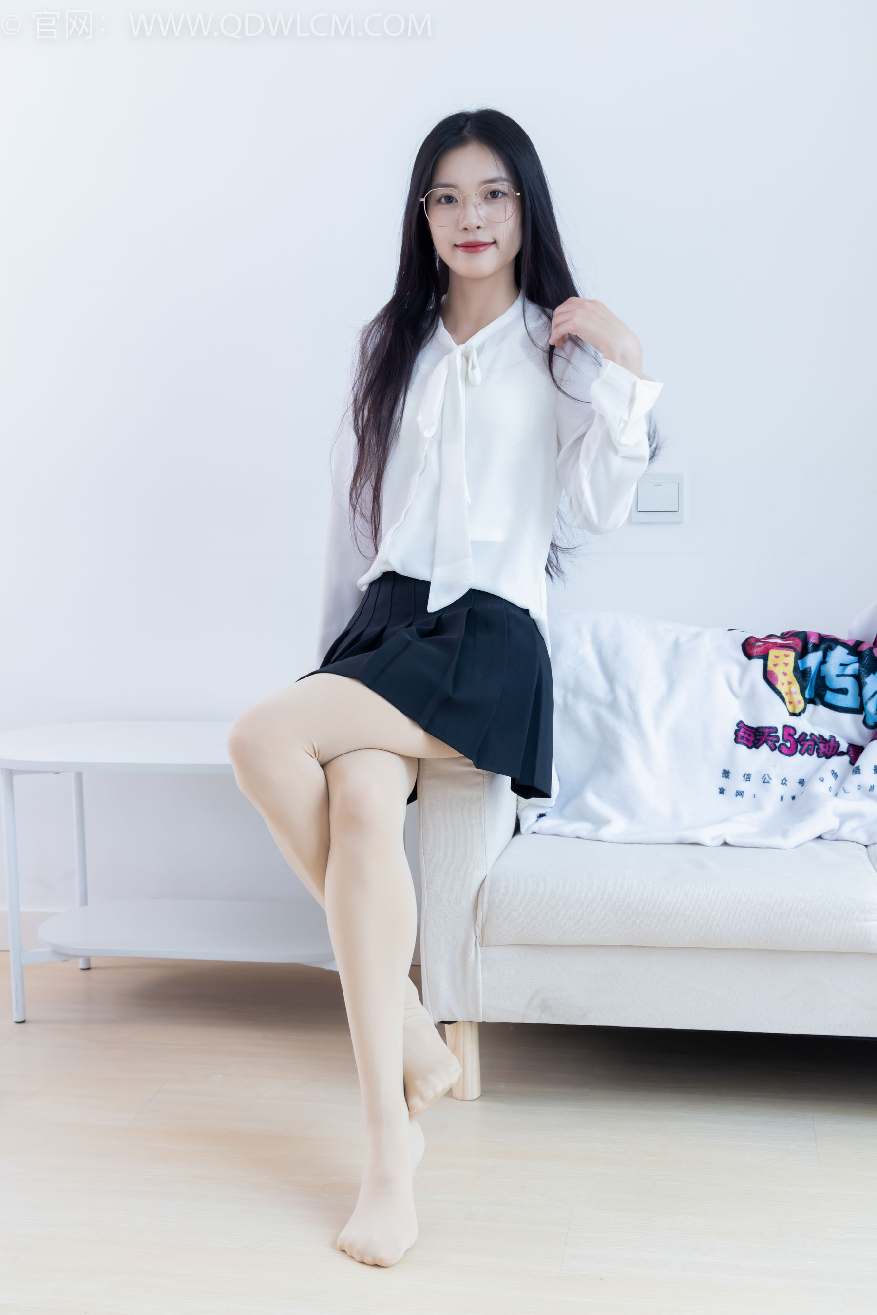 物恋传媒 No.2349 茯苓 - 高跟长靴、高跟凉鞋、厚肉丝、薄黑丝/(175P)