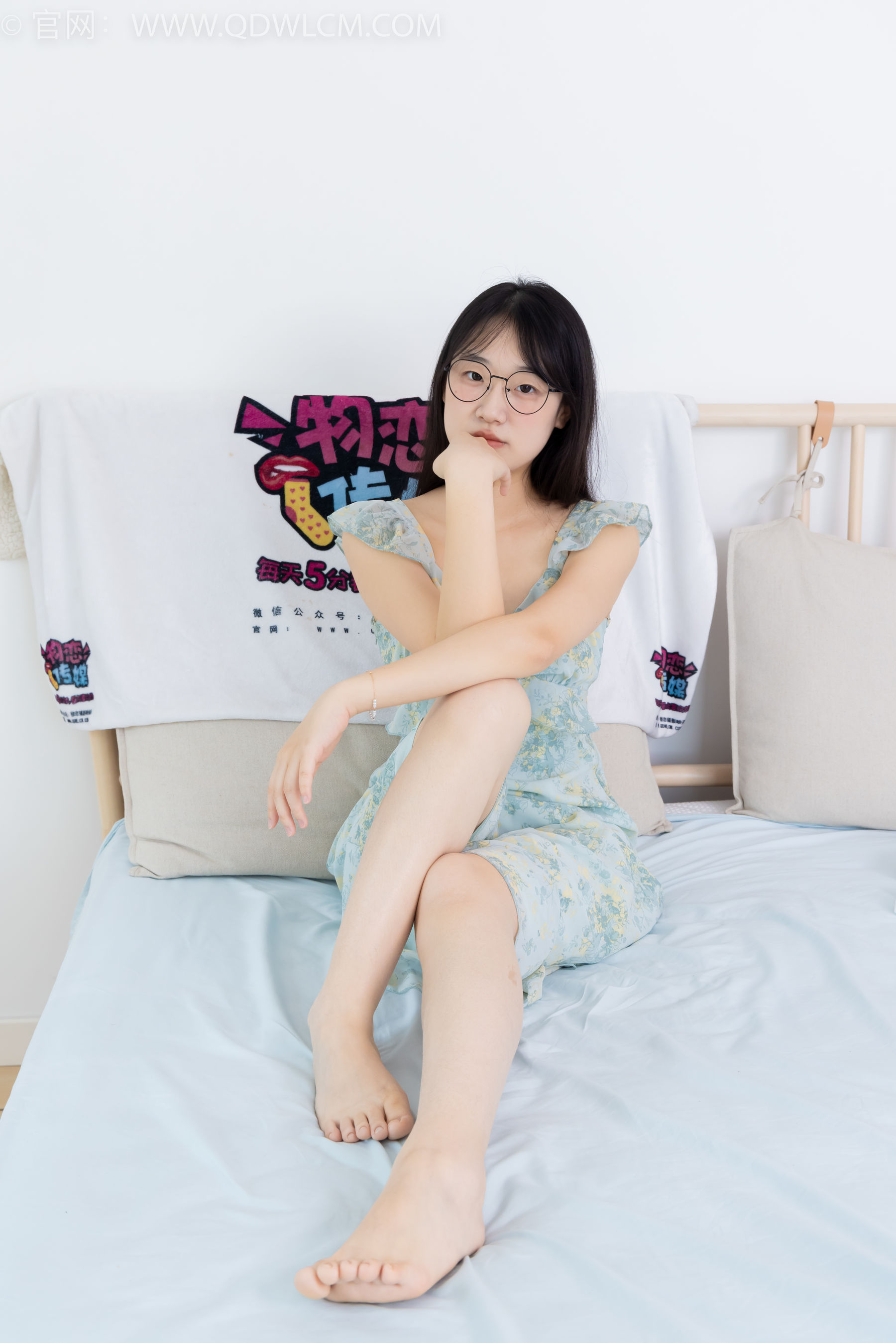 物恋传媒 No.2350 小椿 - 高跟鞋、白棉袜、裸足/(150P)