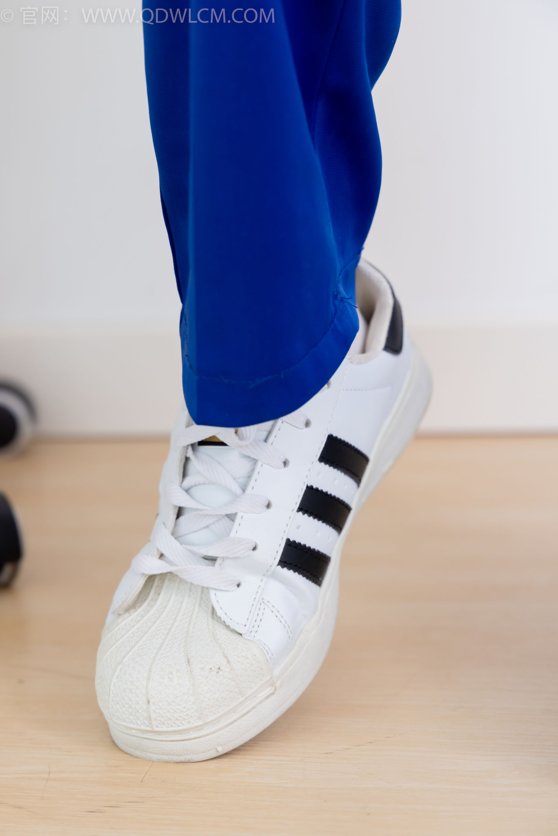 物恋传媒 No.2364 小悦 - 校服、板鞋、白棉袜、裸足/(150P)