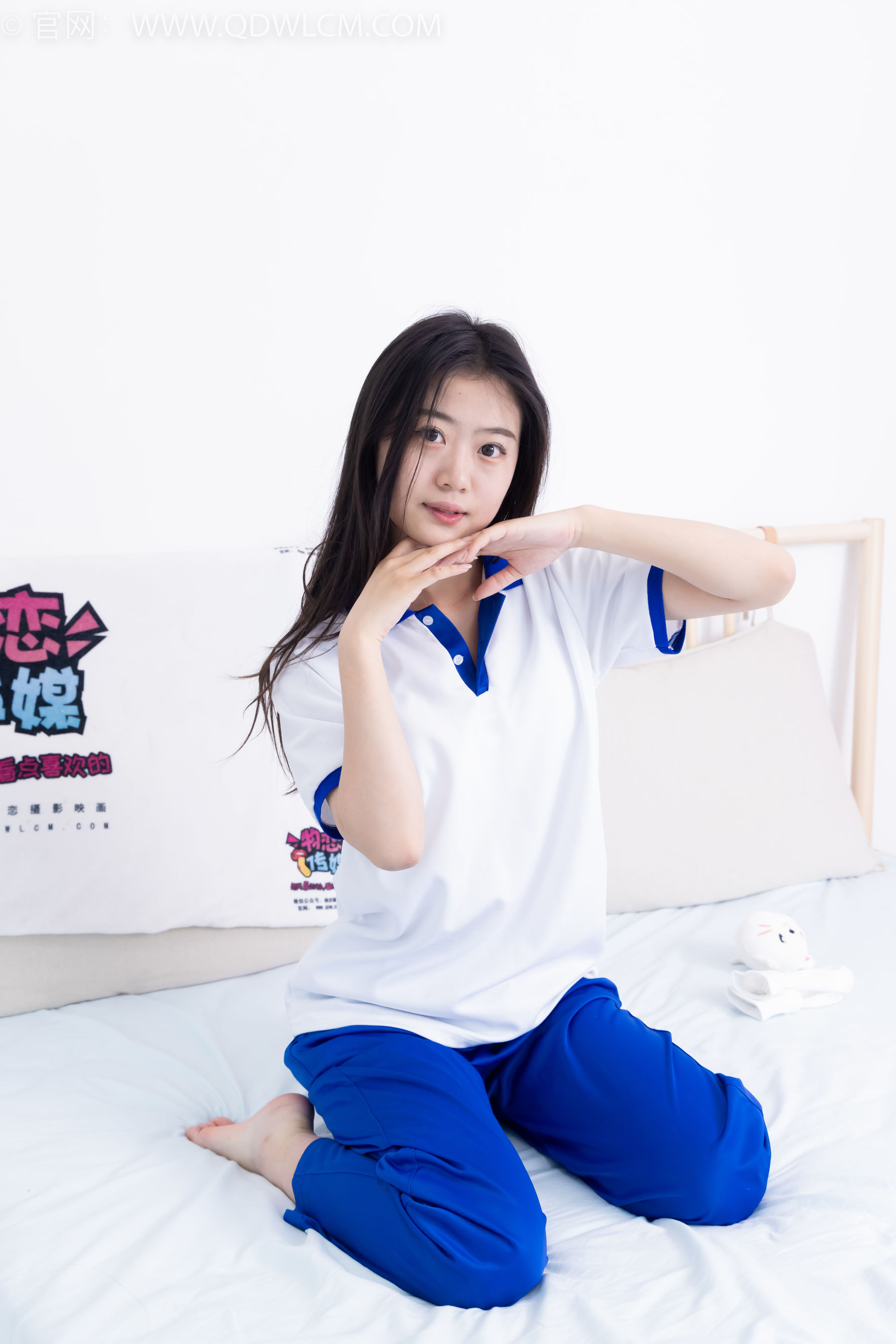 物恋传媒 No.2368 芋头 - 板鞋、白棉袜、裸足/(150P)