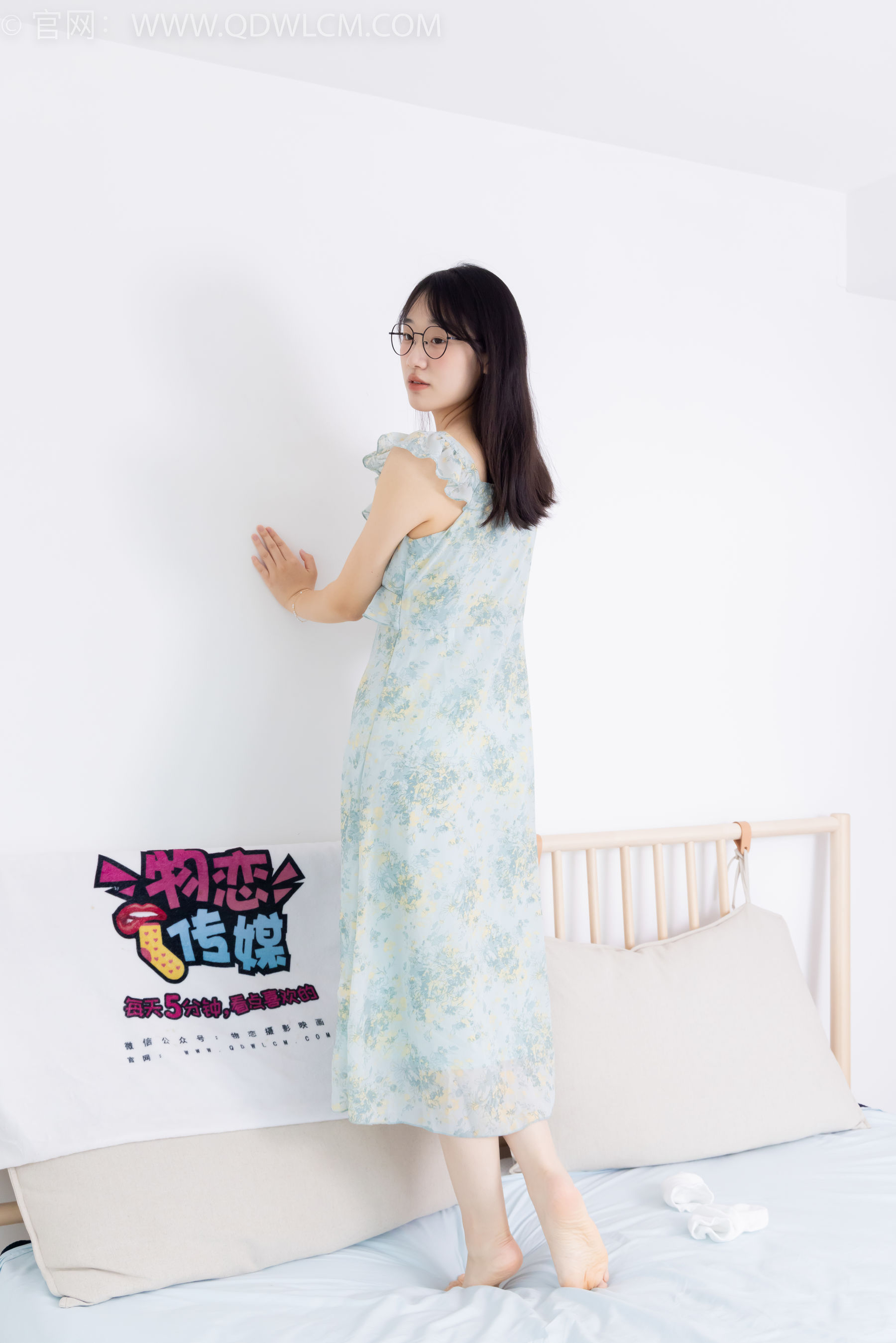 物恋传媒 No.2350 小椿 - 高跟鞋、白棉袜、裸足/(150P)