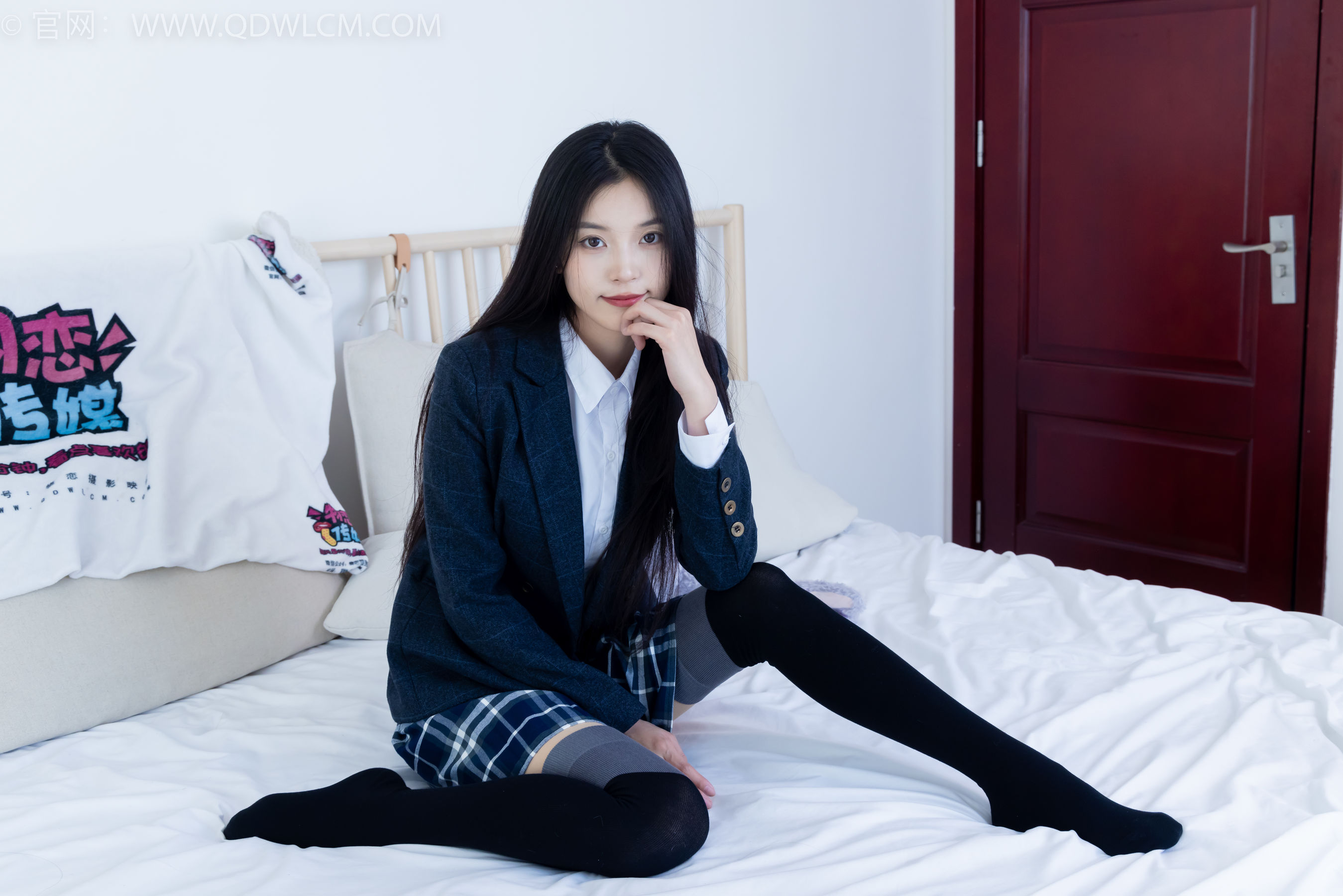 物恋传媒 No.2371 茯苓 - JK制服、皮鞋、拼接过膝袜/(155P)