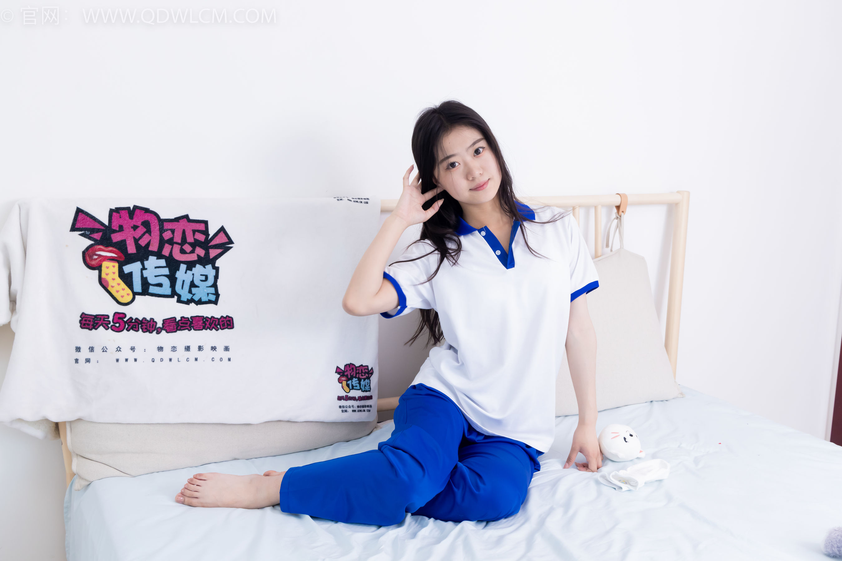 物恋传媒 No.2368 芋头 - 板鞋、白棉袜、裸足/(150P)