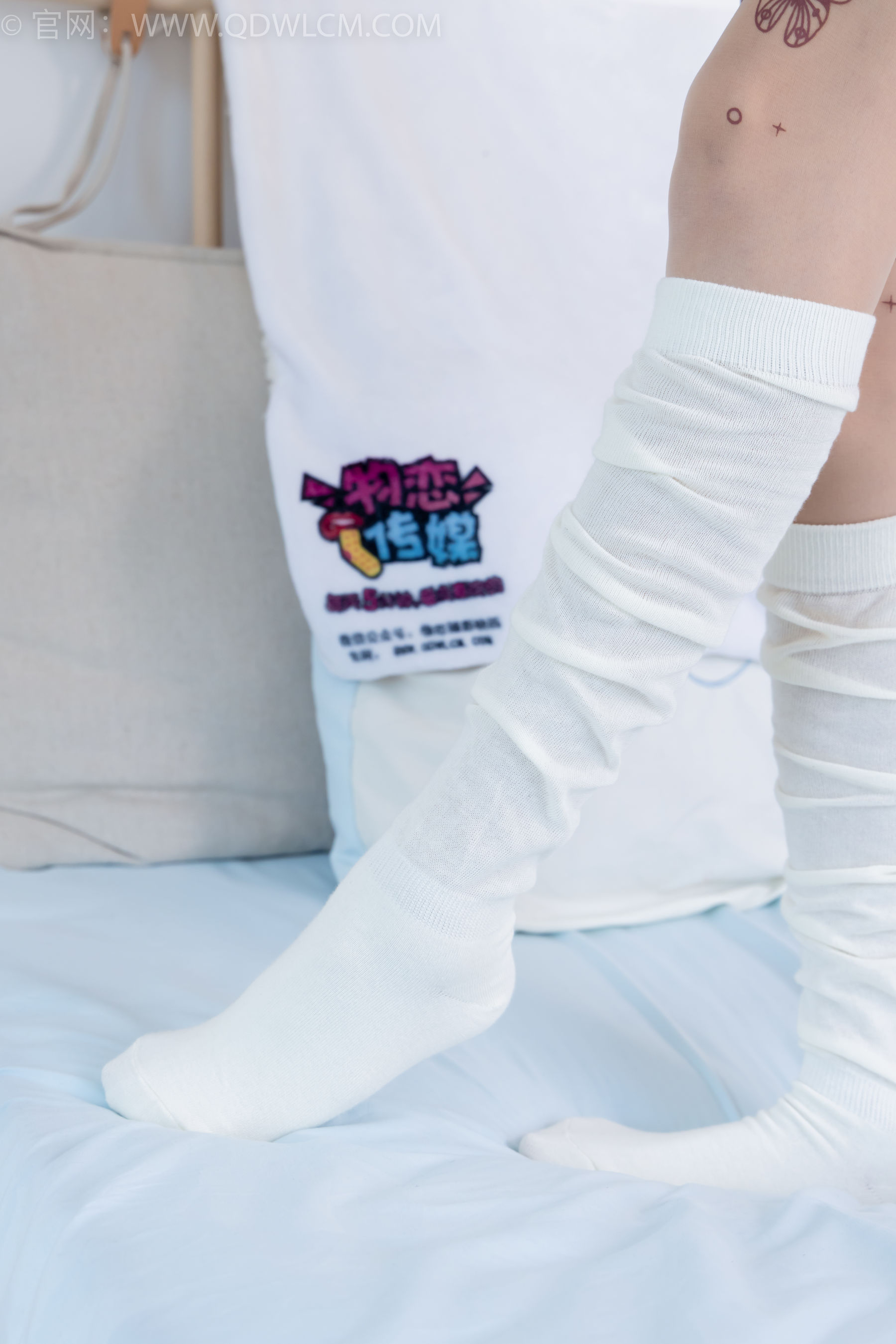 物恋传媒 No.2369 嘉木 - 长靴、长筒小腿白棉袜、蝴蝶薄肉丝/(200P)