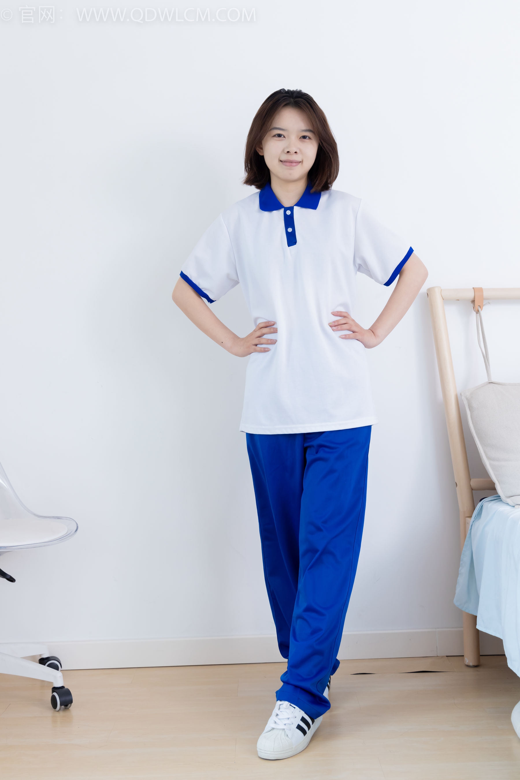 物恋传媒 No.2364 小悦 - 校服、板鞋、白棉袜、裸足/(150P)