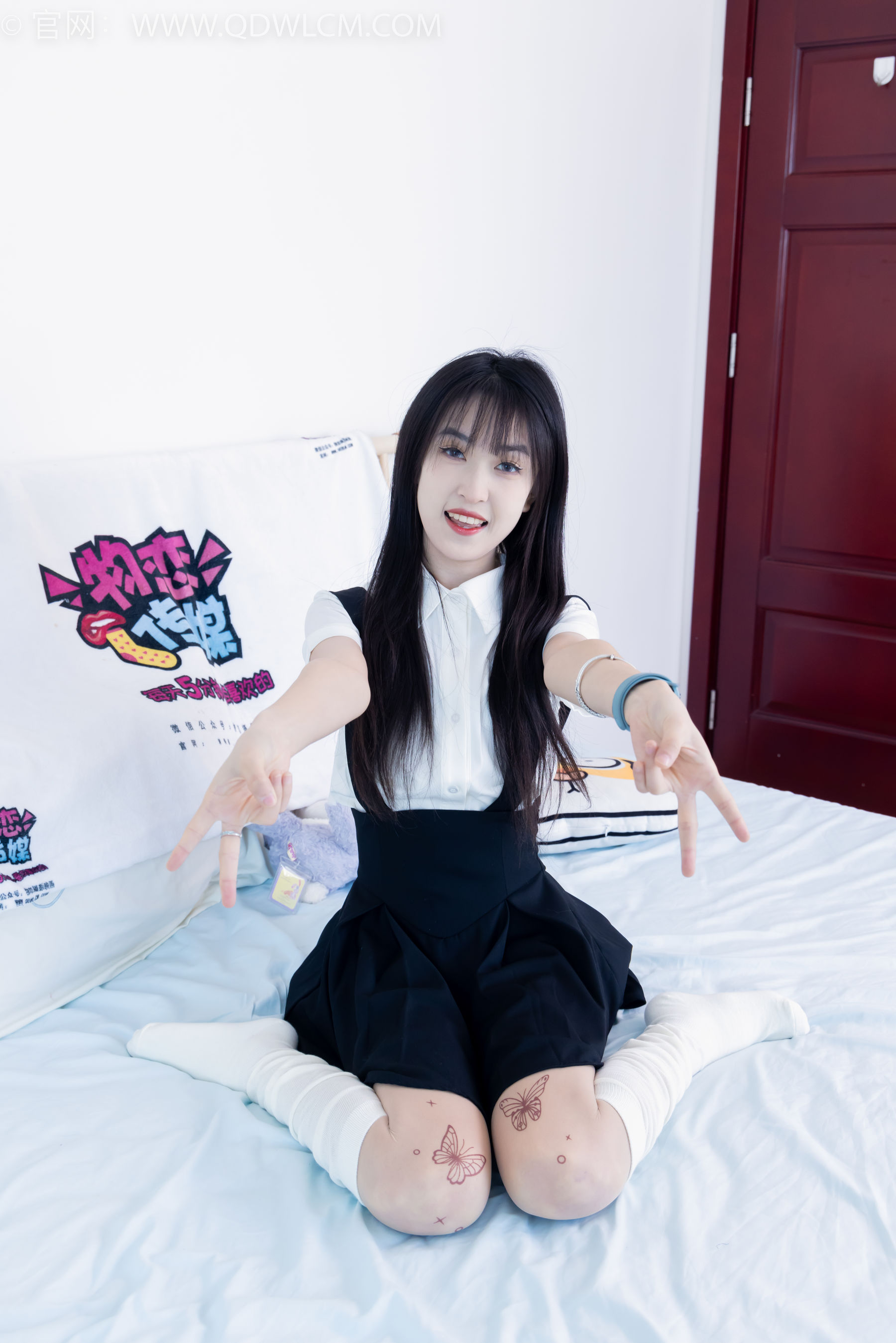 物恋传媒 No.2369 嘉木 - 长靴、长筒小腿白棉袜、蝴蝶薄肉丝/(200P)