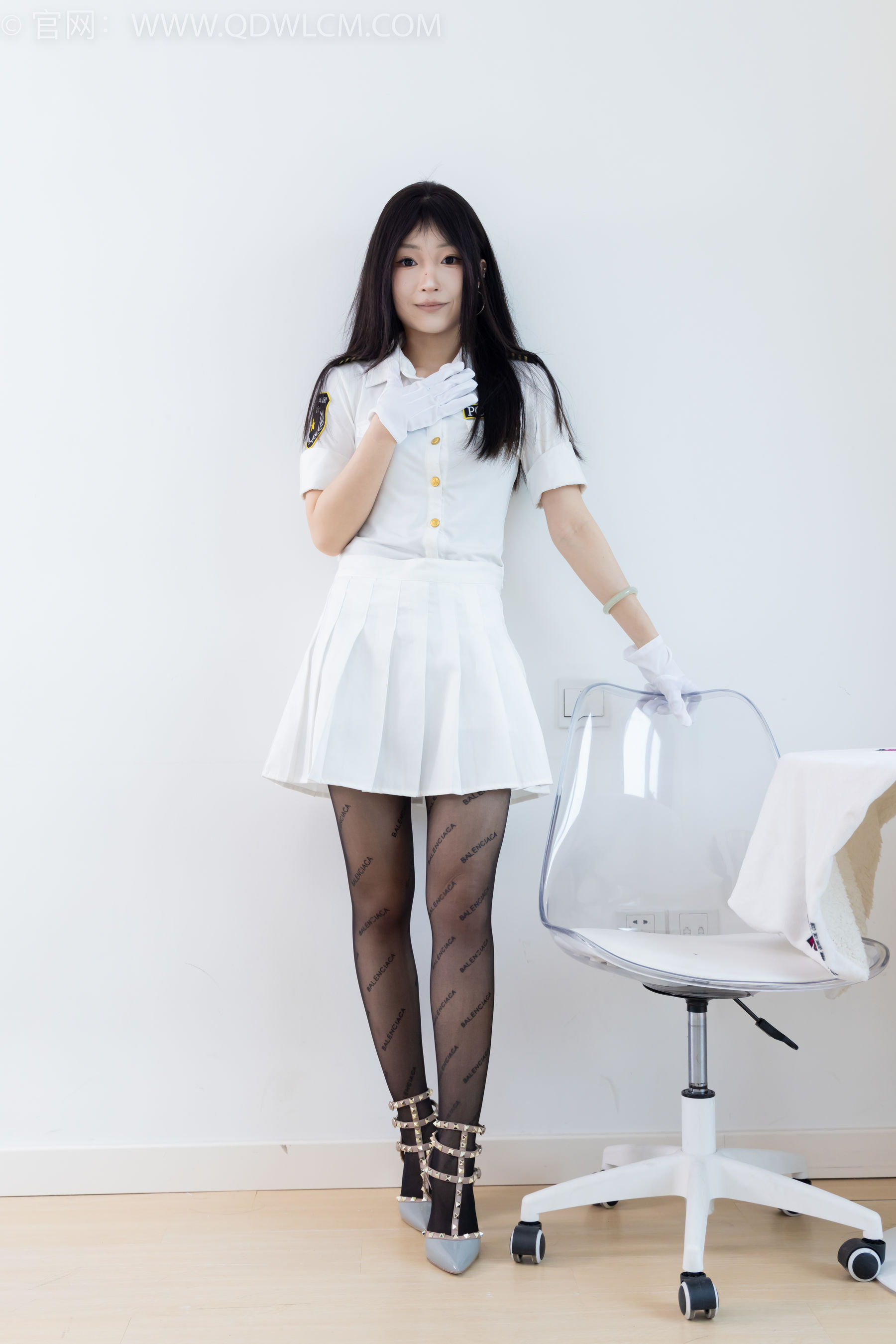 物恋传媒 No.2372 嘟嘟 - 高跟鞋、手套、薄黑丝脚尖加固款、薄肉丝脚尖加固款/(170P)