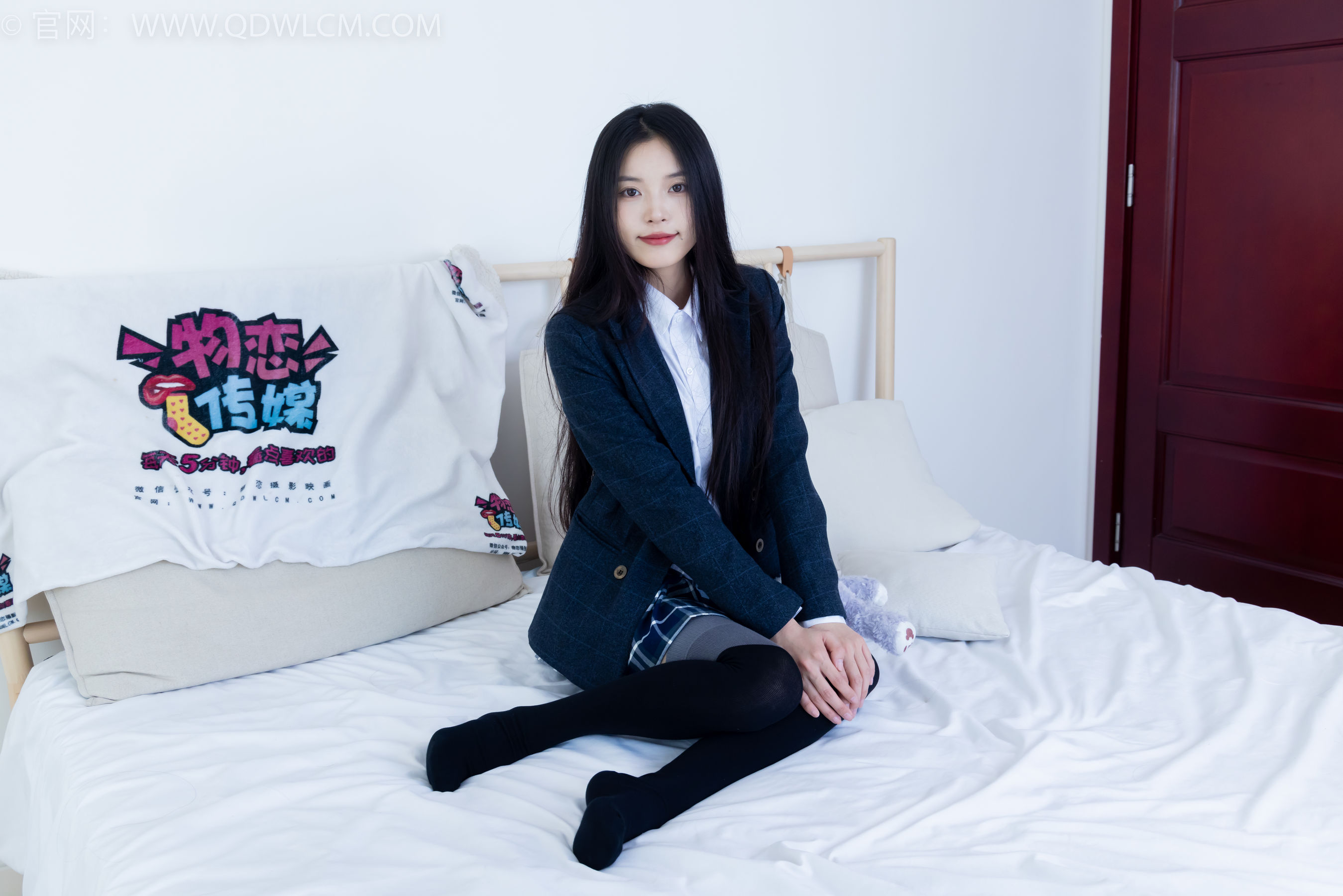 物恋传媒 No.2371 茯苓 - JK制服、皮鞋、拼接过膝袜/(155P)