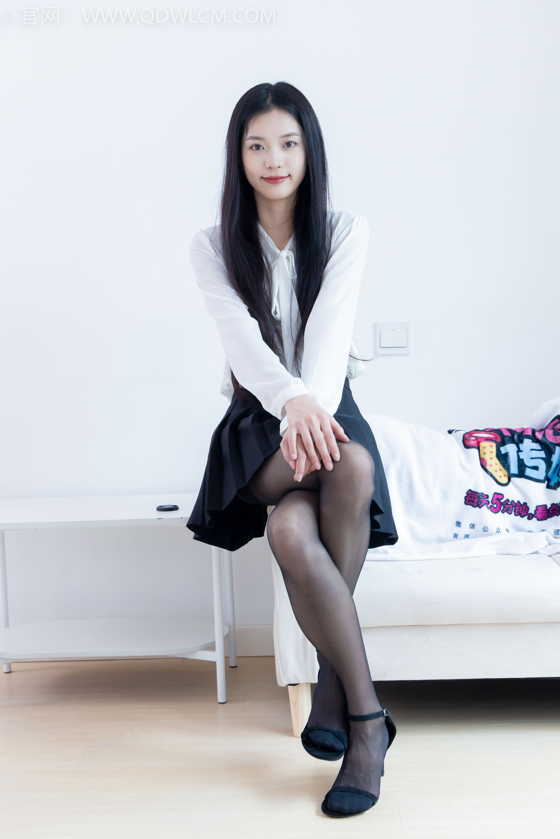 物恋传媒 No.2349 茯苓 - 高跟长靴、高跟凉鞋、厚肉丝、薄黑丝/(175P)