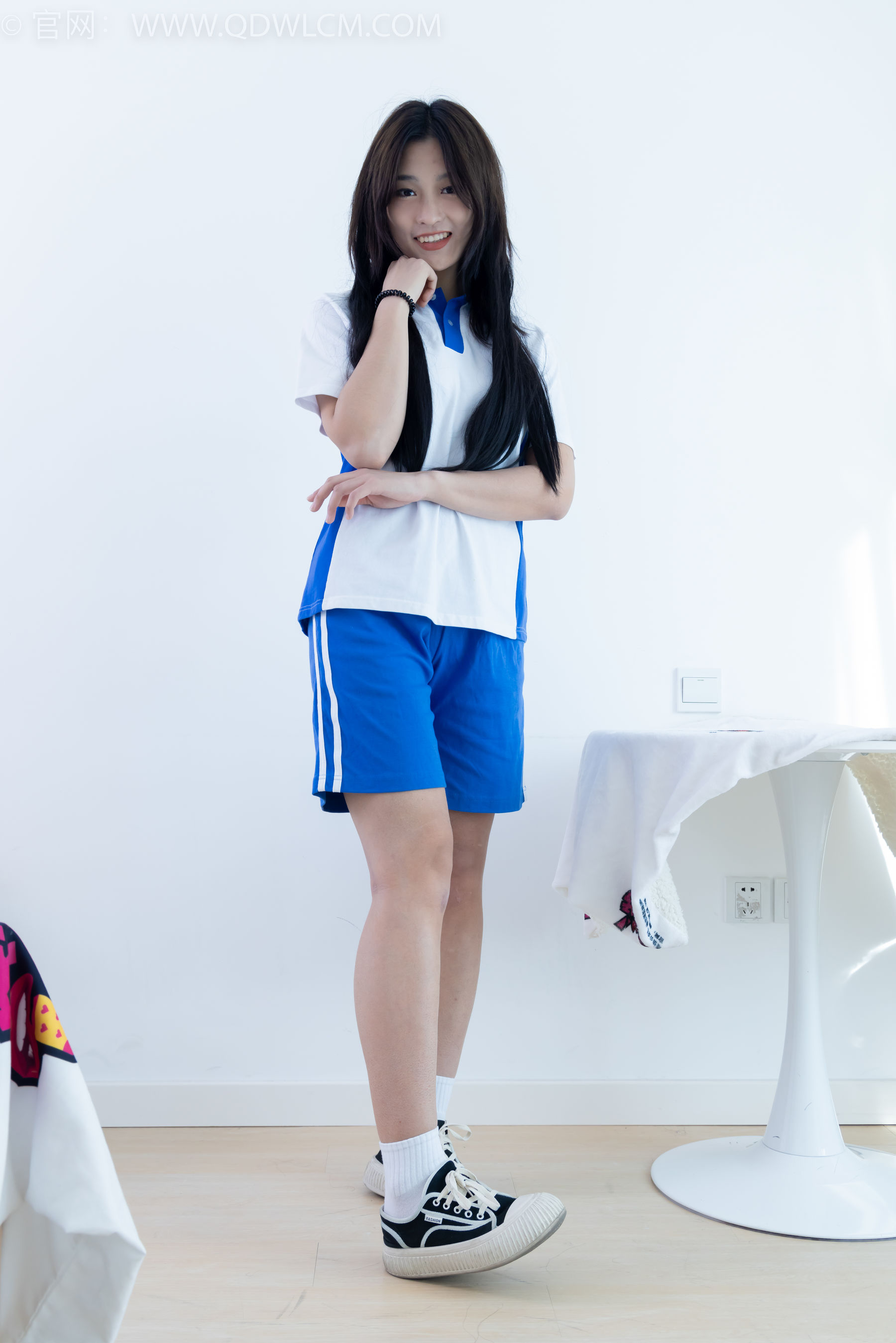 物恋传媒 No.2361 灰灰 - 校服、帆布鞋、白棉袜、裸足/(155P)