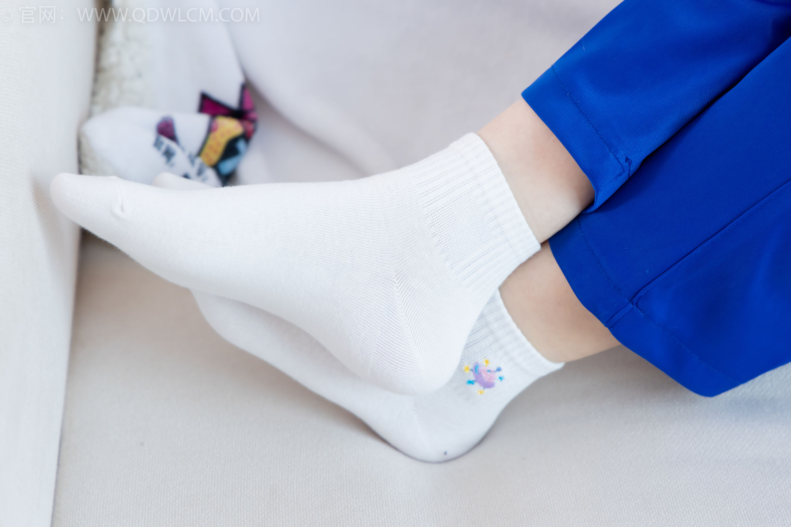 物恋传媒 No.2364 小悦 - 校服、板鞋、白棉袜、裸足/(150P)