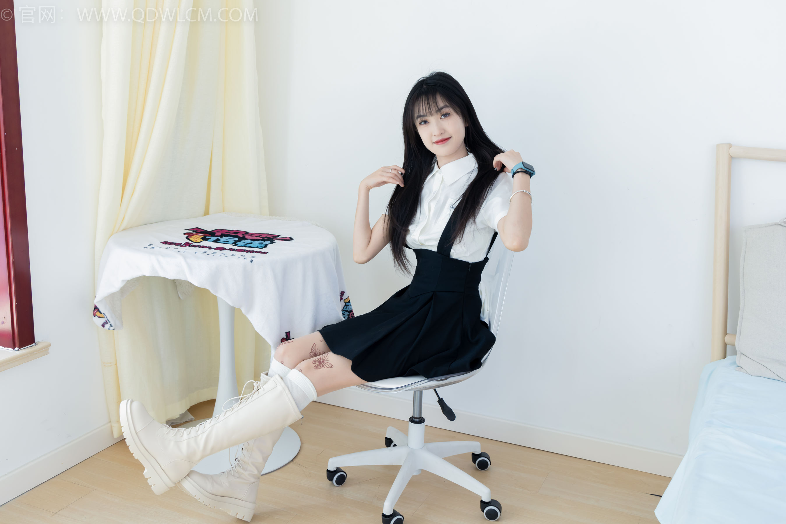 物恋传媒 No.2369 嘉木 - 长靴、长筒小腿白棉袜、蝴蝶薄肉丝/(200P)