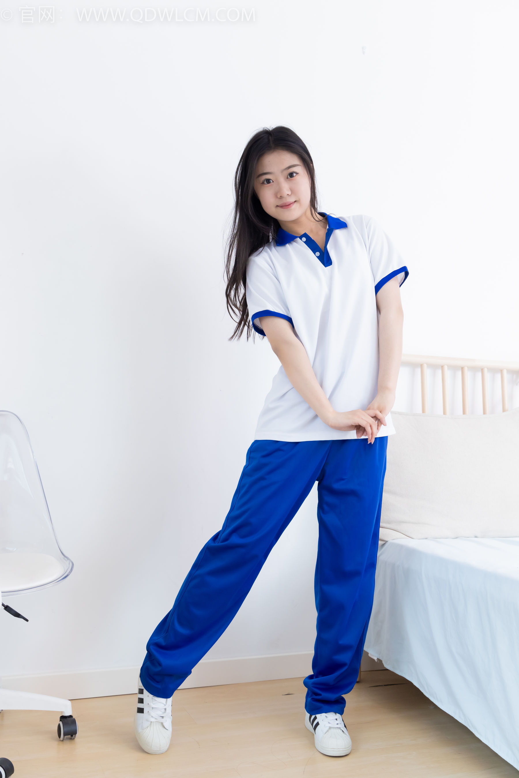 物恋传媒 No.2368 芋头 - 板鞋、白棉袜、裸足/(150P)