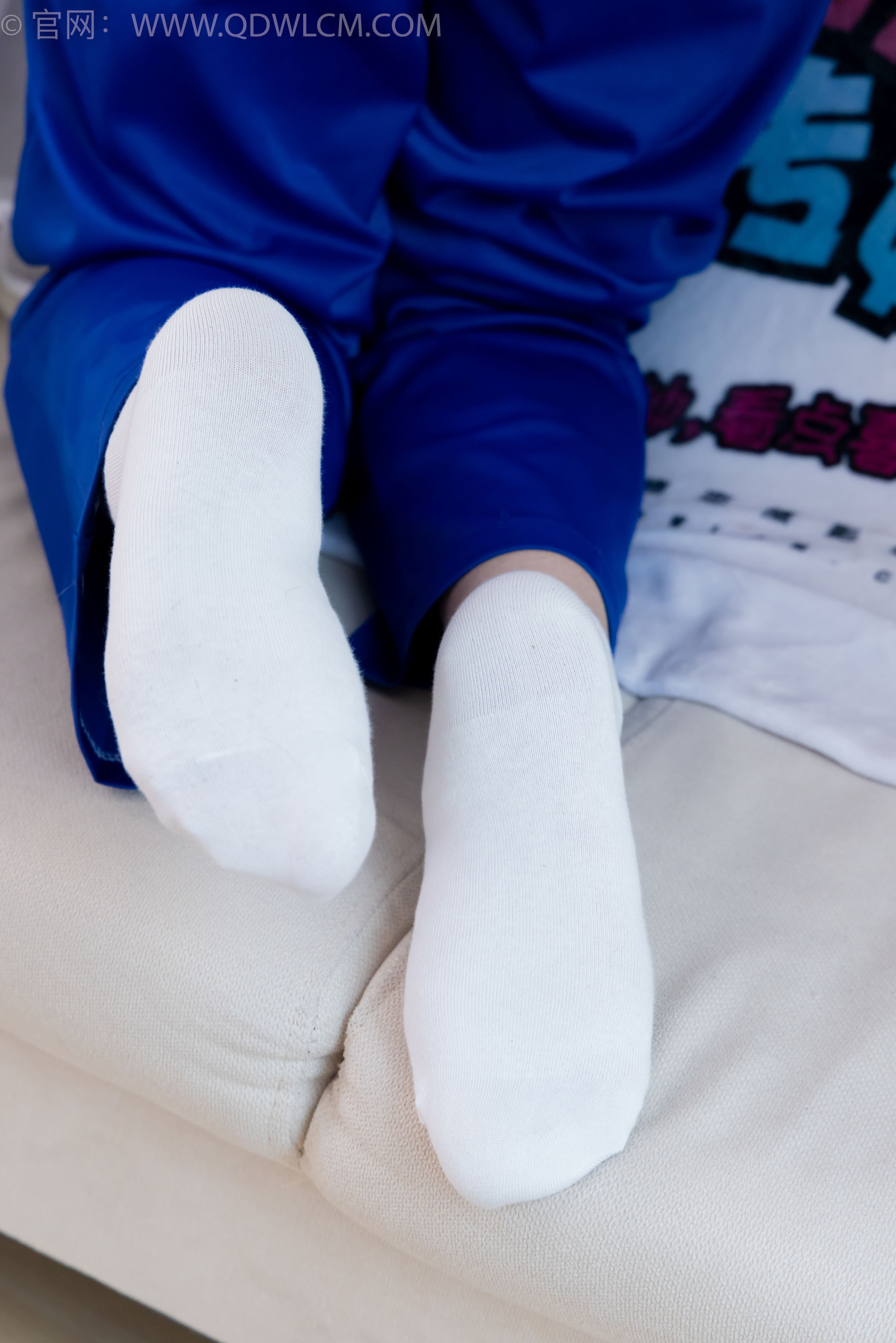 物恋传媒 No.2368 芋头 - 板鞋、白棉袜、裸足/(150P)