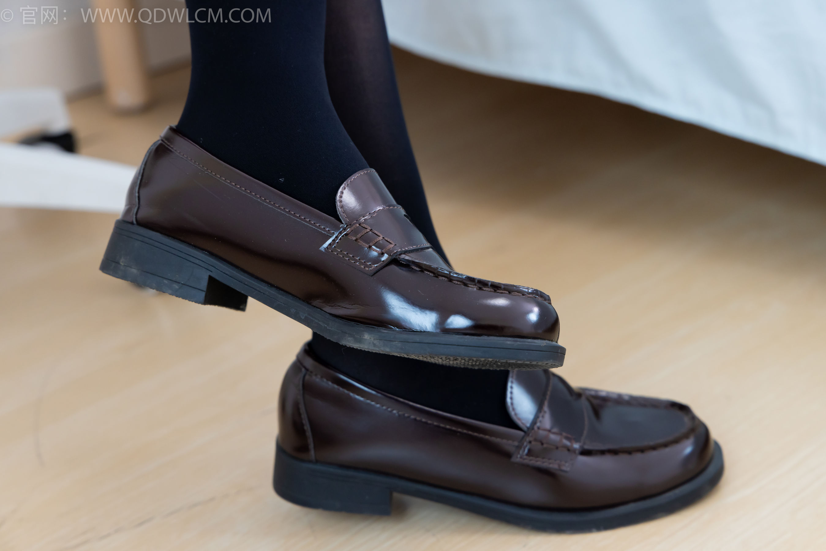 物恋传媒 No.2367 嘟嘟 - 皮鞋、厚黑丝、jk制服/(165P)