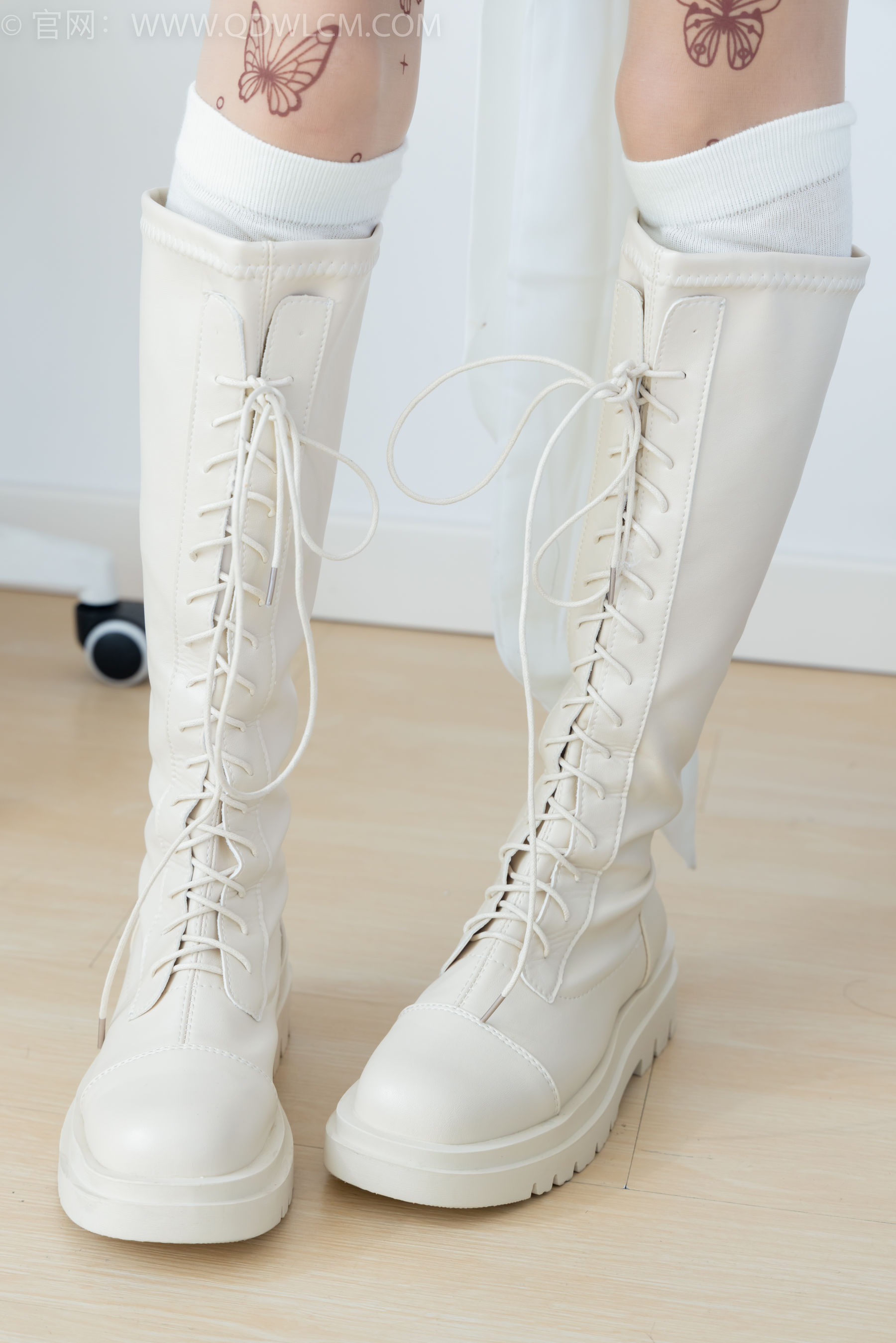 物恋传媒 No.2369 嘉木 - 长靴、长筒小腿白棉袜、蝴蝶薄肉丝/(200P)